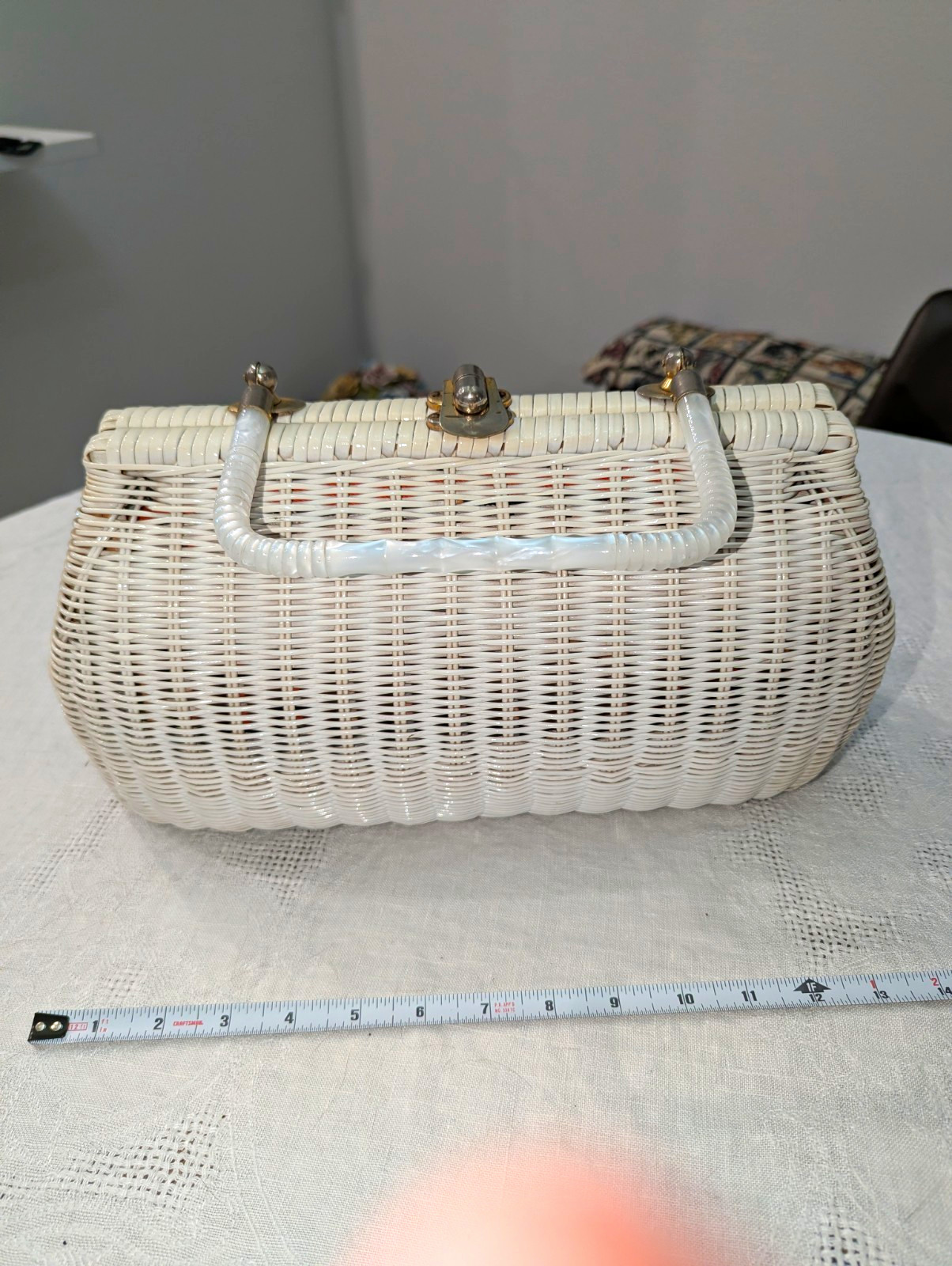 White Wicker Basket Purse Lucite Handle 50’s-60’s Handbag White Wicker Basket Purse Lucite Handle 50’s-60’s Handbag