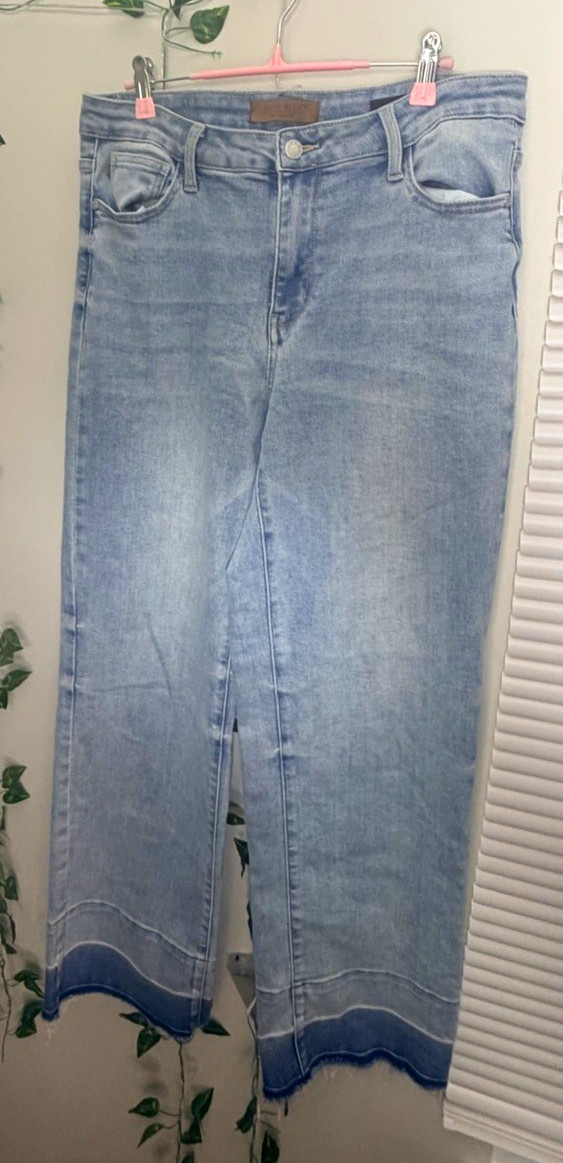 Judy Blue Women’s Wide-Leg Light Wash Blue High Rise Denim Jeans size 11/30 Judy Blue Women’s Wide-Leg Light Wash Blue High Rise Denim Jeans size 11/30