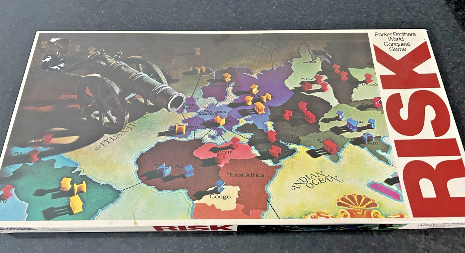 Risk Strategy Board Game COMPLETE Classic Edition Nice Condition