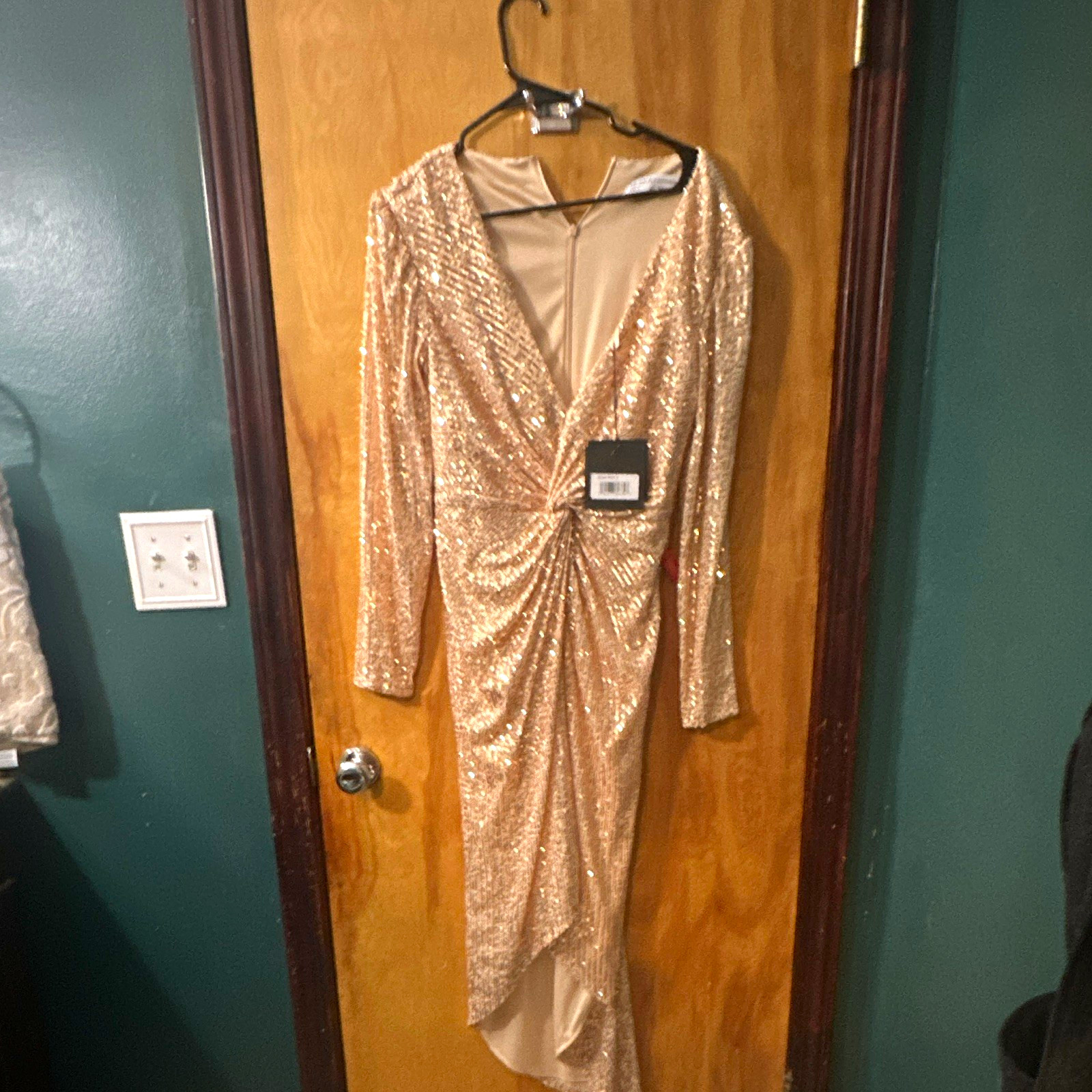 Ieena for Mac Duggal Gold Sequin V-Neck Long Sleeve Midi Sheath Dress Zip 8