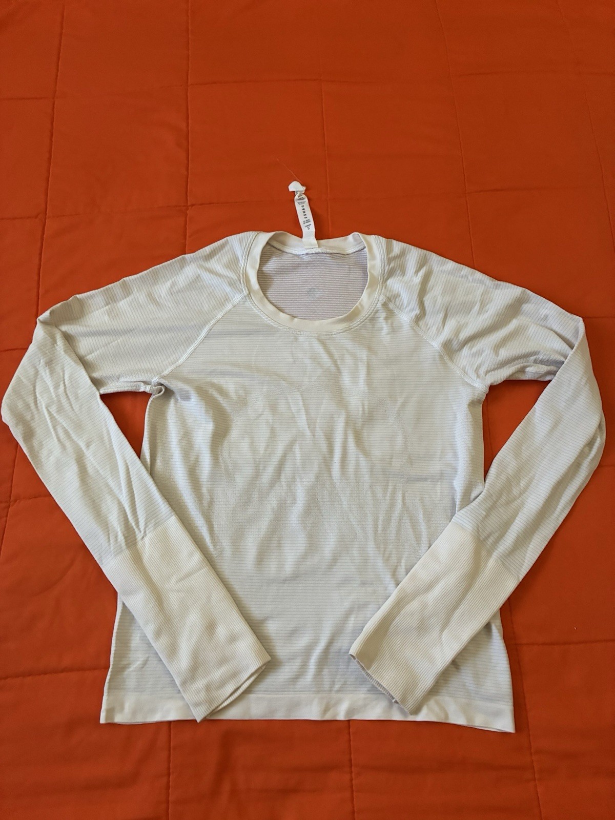 Lululemon Swiftly Shirt Womens 6 White Long Sleeve Yoga Run Gym & Running Lululemon Swiftly Shirt Womens 6 White Long Sleeve Yoga Run Gym & Running