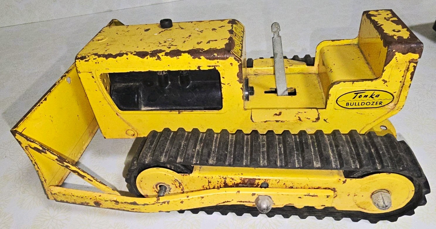 Vintage 1960s Tonka No. 100 Bulldozer 8.5 Vintage 1960s Tonka No. 100 Bulldozer 8.5