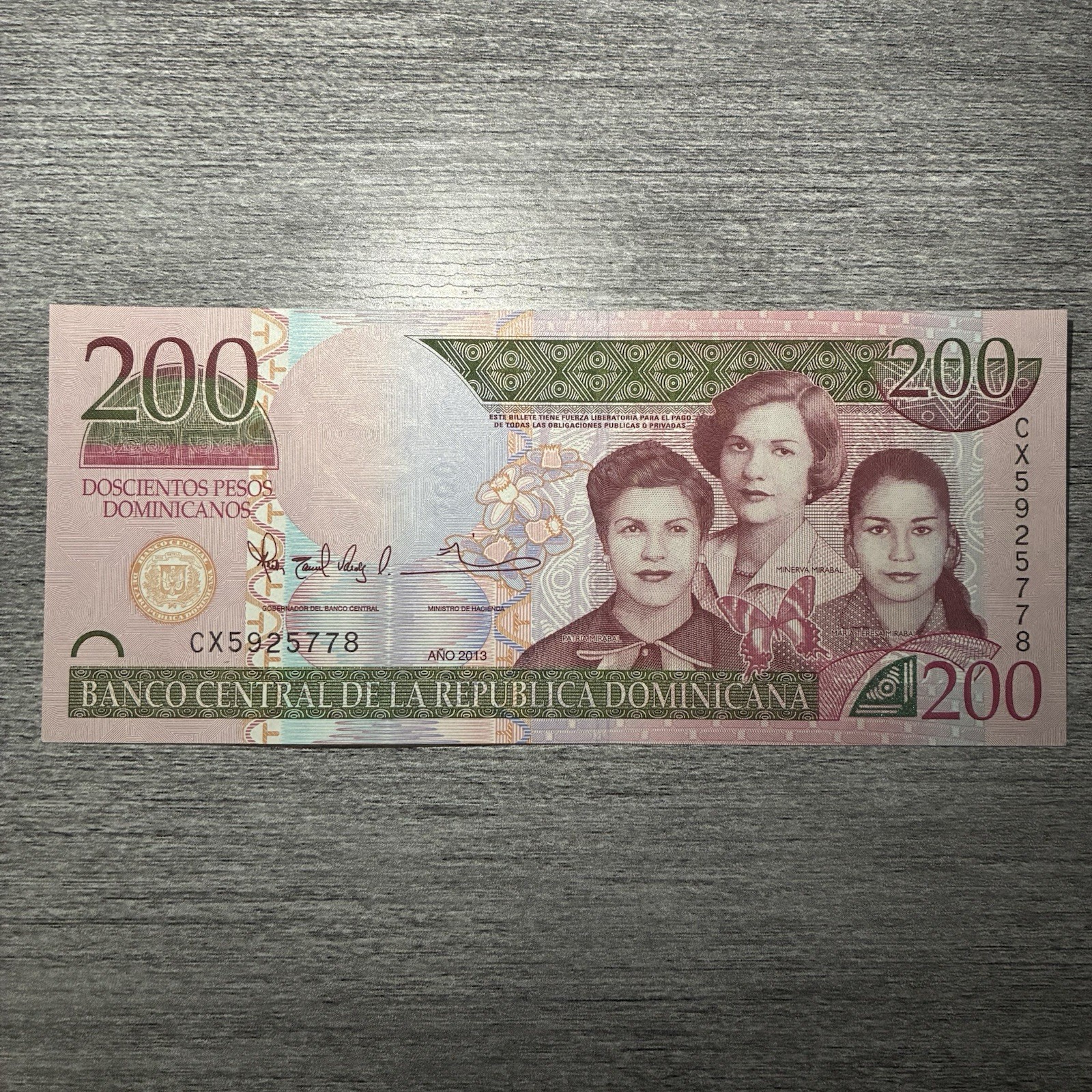 Dominican Republic 200 Pesos 2013 Uncirculated Banknote Mirabal Sisters P-185