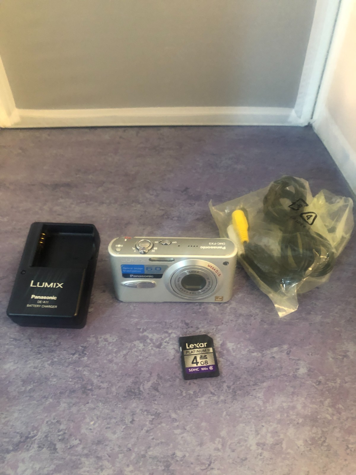 Panasonic Lumix DMC-FX3 6MP Digital Camera, Charger, Battery ,4gb