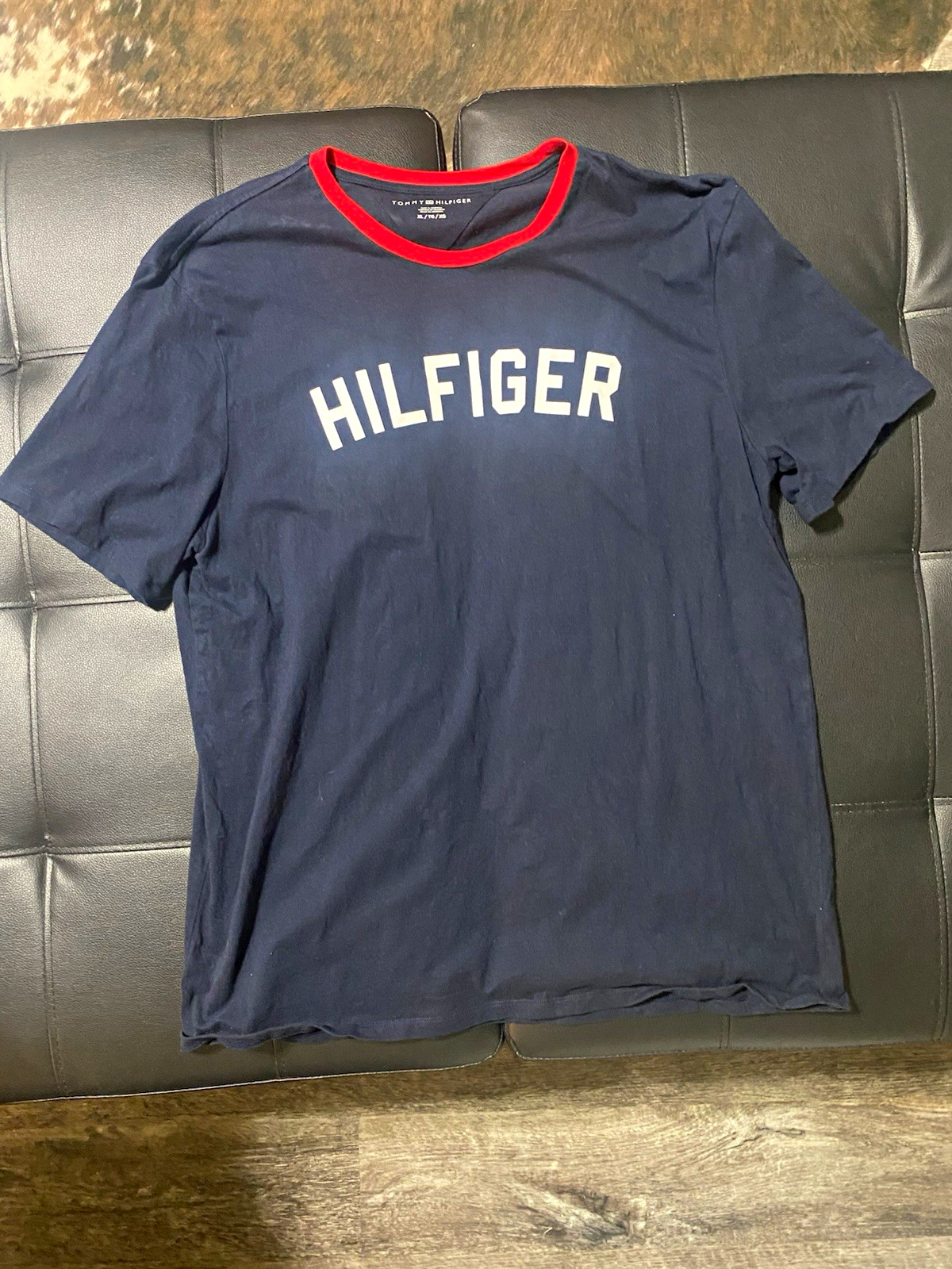 Tommy Hilfiger Men’s Navy Logo Graphic Crew Neck Short Sleeve Cotton Tee L Tommy Hilfiger Men’s Navy Logo Graphic Crew Neck Short Sleeve Cotton Tee L