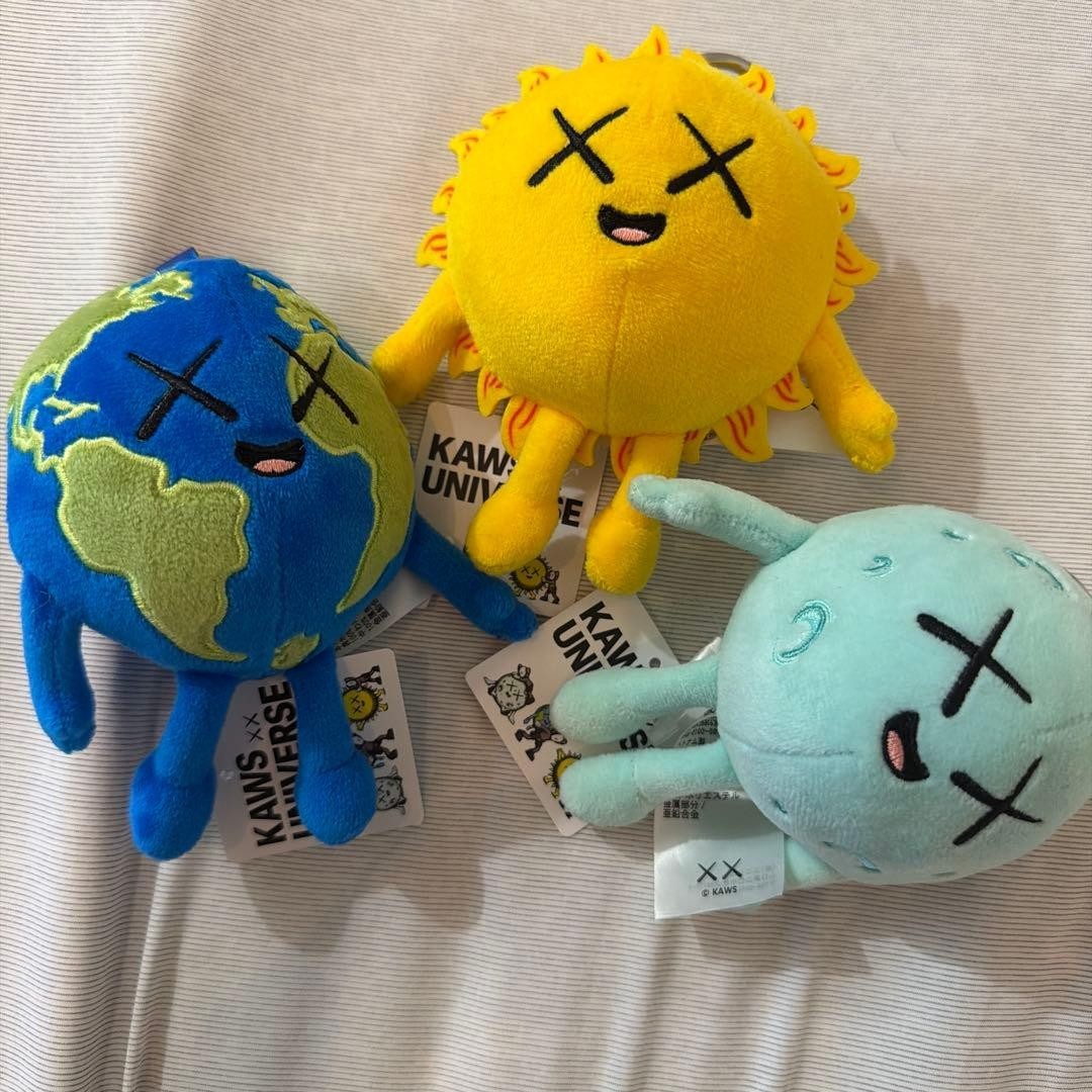 UNIQLO x KAWS UNIVERSE Earth, Moon, Sun Charm 3 Set Japan New