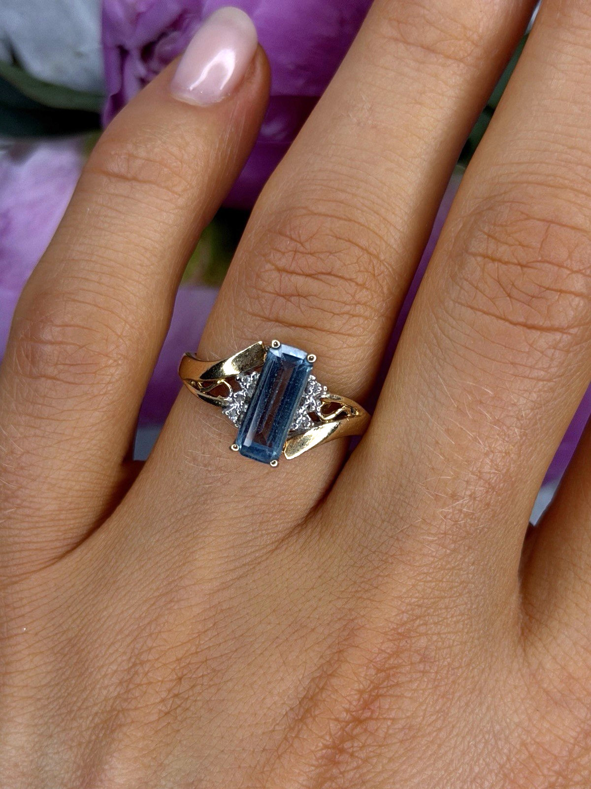 Elegant 10K Yellow Gold Blue Topaz & Diamond Ring Size 7 Elegant 10K Yellow Gold Blue Topaz & Diamond Ring Size 7