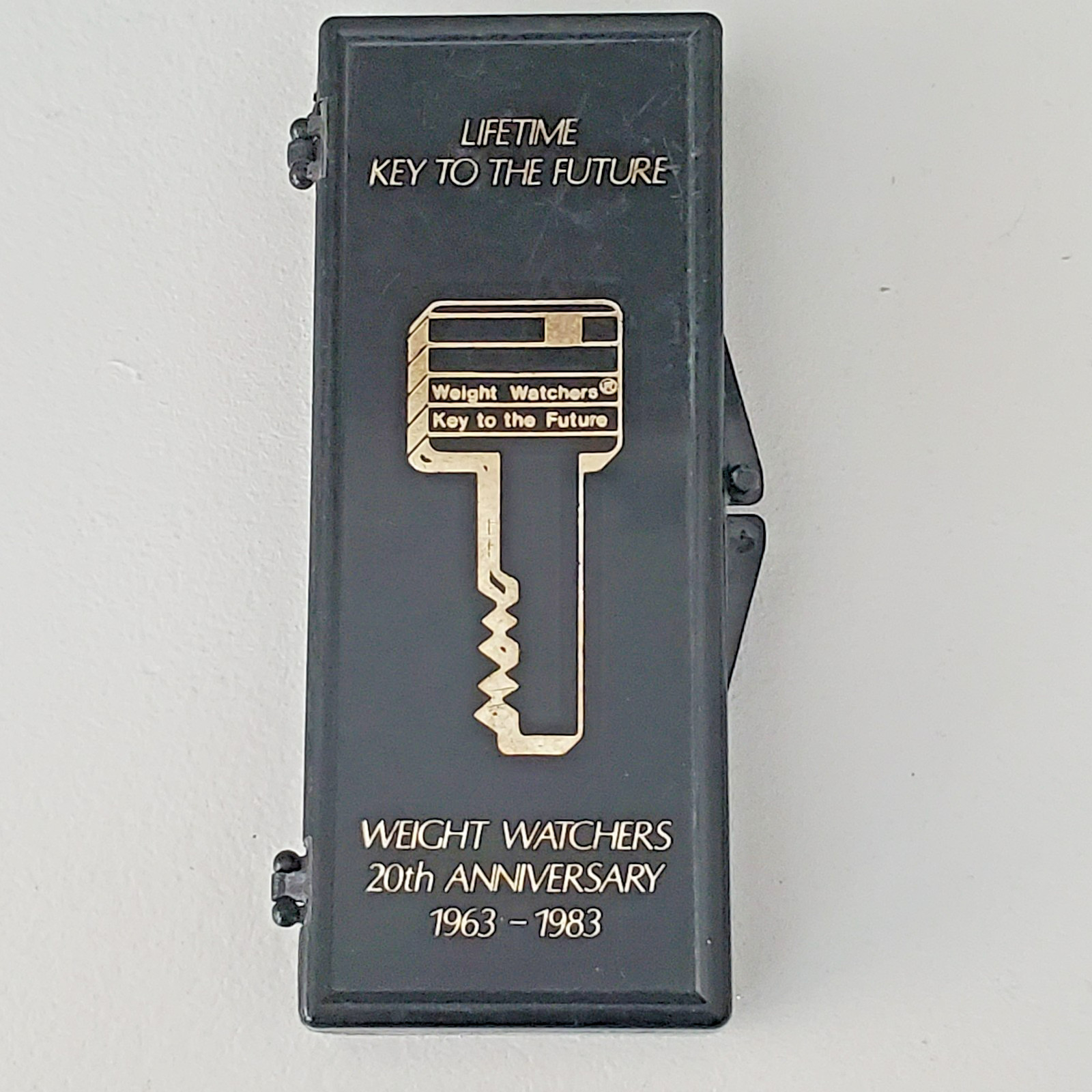 VINTAGE 1983 IN CASE WEIGHT WATCHERS KEY TO THE FUTURE KEY CHAIN
