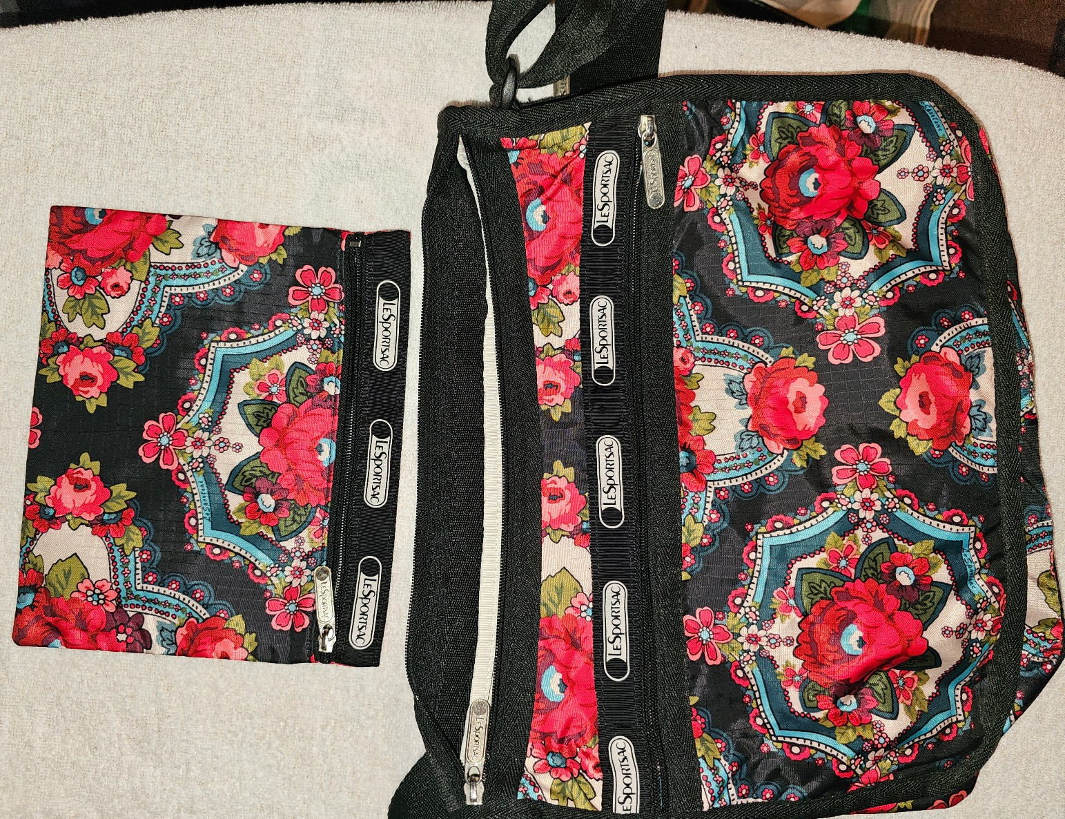 LeSPORTSAC CLASSIC DELUXE SHOULDER BAG + POUCH -- NWOT LeSPORTSAC CLASSIC DELUXE SHOULDER BAG + POUCH -- NWOT