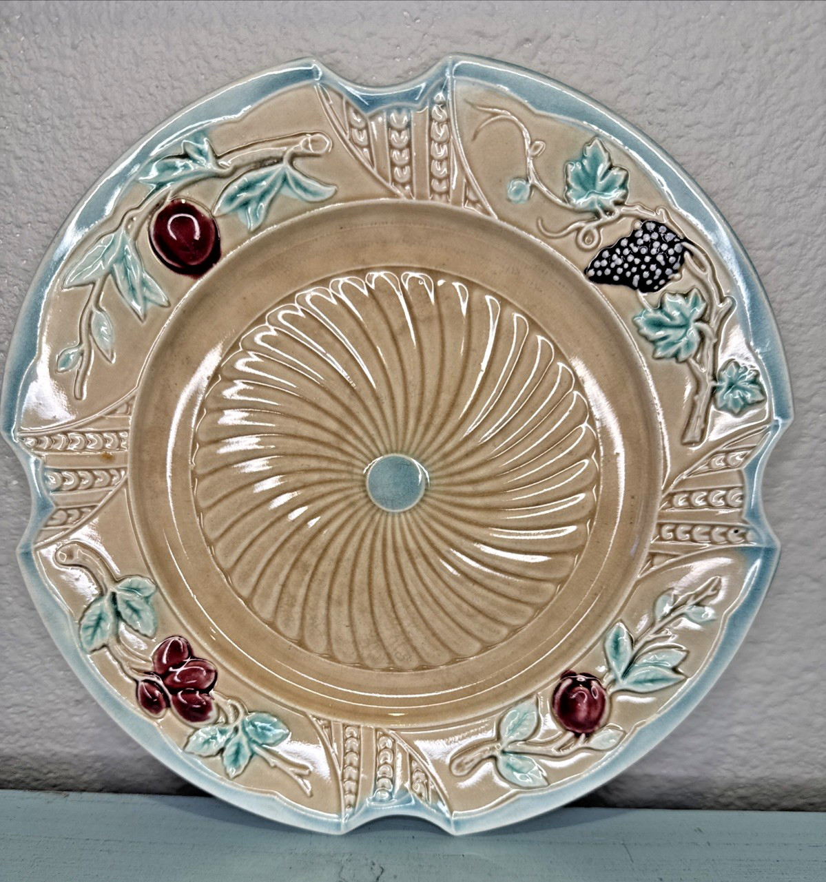 Antique 1800s French Majolica Plate Berries Fruit FIVES LILLE Art Nouveau 8.75\ Antique 1800s French Majolica Plate Berries Fruit FIVES LILLE Art Nouveau 8.75\