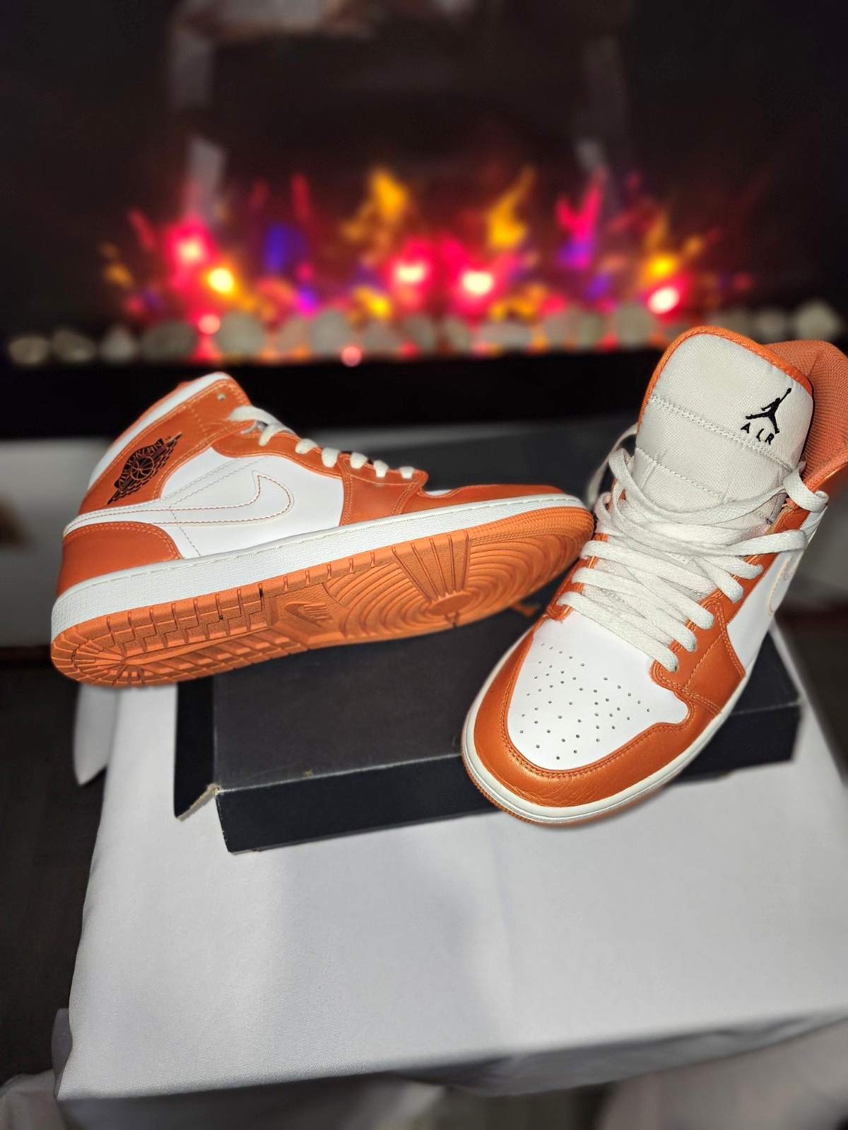 Jordan Air Jordan 1 Mid SE Electro Orange 2021 White/Orange Men’s Sneaker