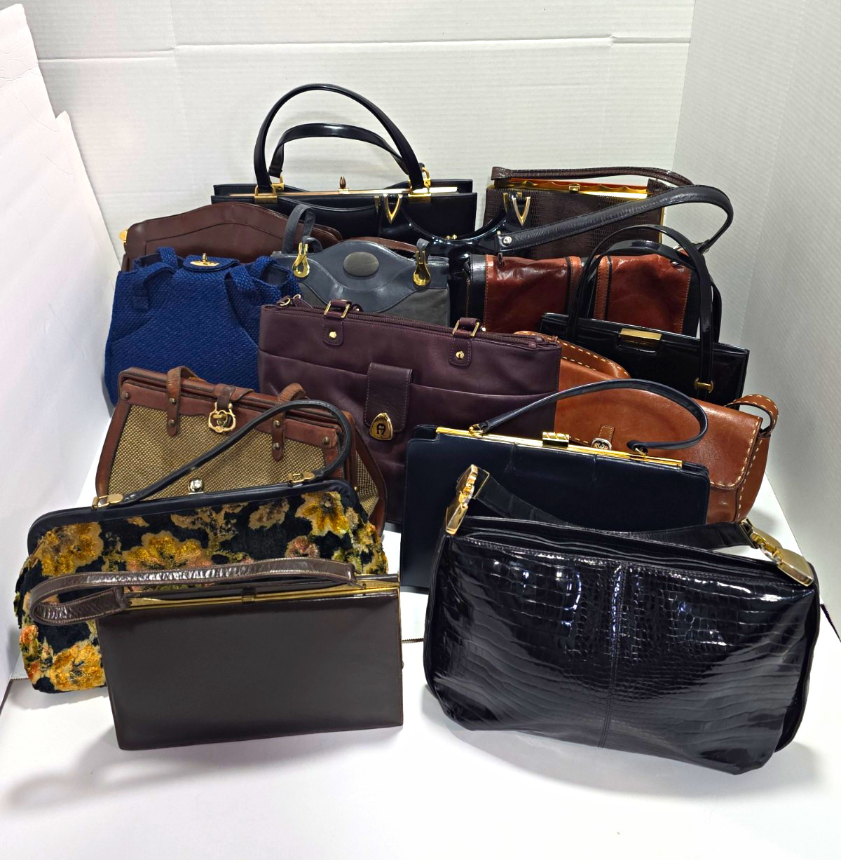 VINTAGE KORET, JOHN ROMAIN, LOU TAYLOR, NICHOLAS REICH & MORE HANDBAG LOT OF 15 VINTAGE KORET, JOHN ROMAIN, LOU TAYLOR, NICHOLAS REICH & MORE HANDBAG LOT OF 15