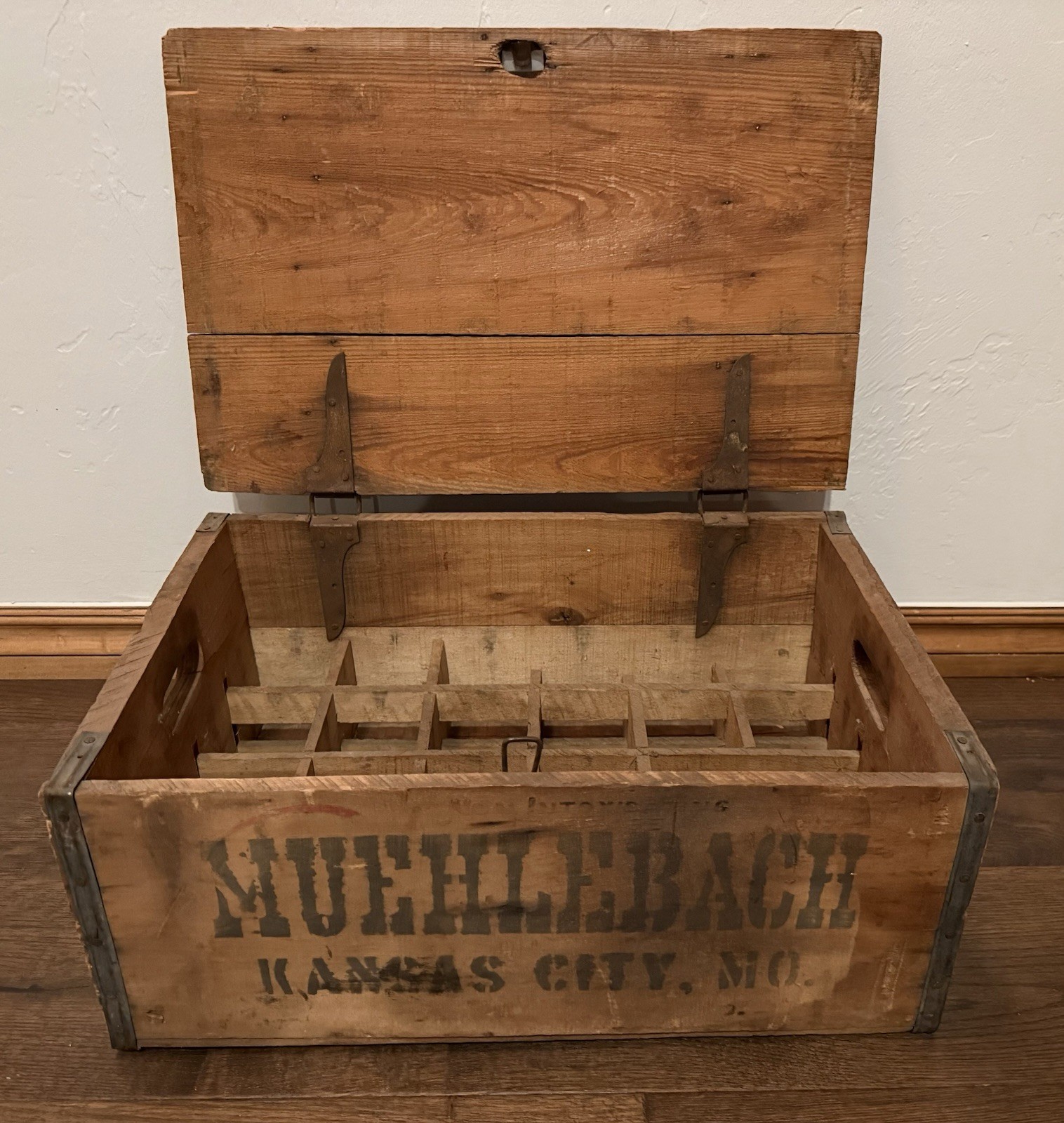 Antique Wooden Muehlebach Beer Crate w/ Original G&C Label, 24-Bottle Size