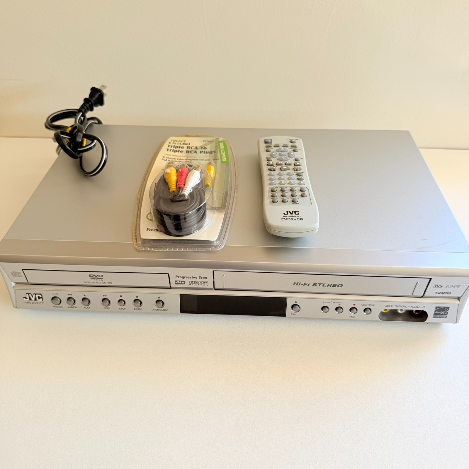 JVC HR-XVC17SU DVD Working READ,VHS NOT Working with Remote READ the Description JVC HR-XVC17SU DVD Working READ,VHS NOT Working with Remote READ the Description