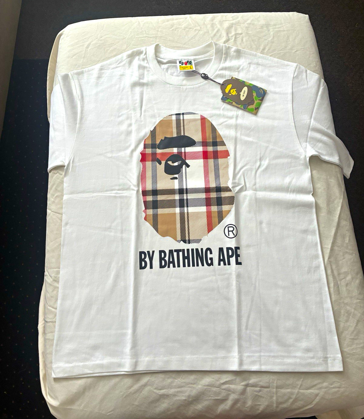 A Bathing Ape Men’s L White Ape Head Graphic Logo Crew Neck Tee NWT A Bathing Ape Men’s L White Ape Head Graphic Logo Crew Neck Tee NWT