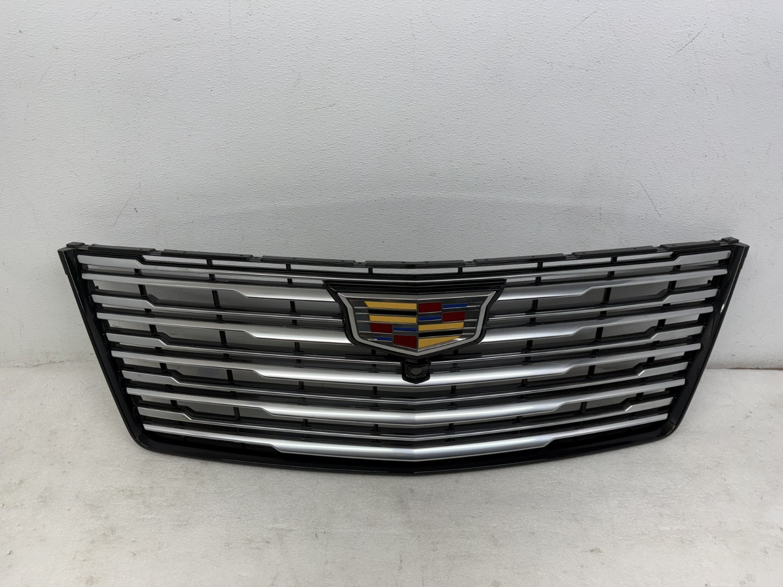 2025 / 2026 Cadillac Escalade Grille 8574267 Platinum Grill Front OEM 25 26