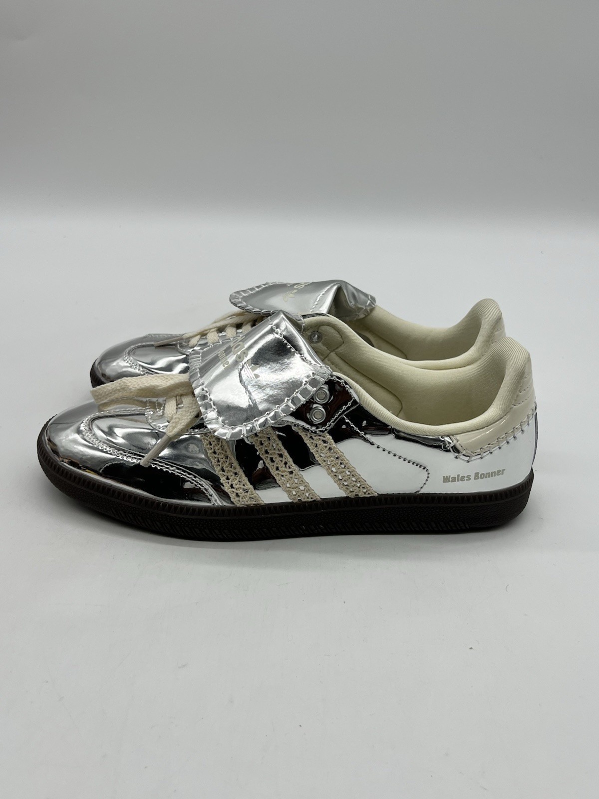 Adidas X Samba Wales Bonner Men’s 8.5 Silver Metallic Leather Fashion Sneakers. Adidas X Samba Wales Bonner Men’s 8.5 Silver Metallic Leather Fashion Sneakers.