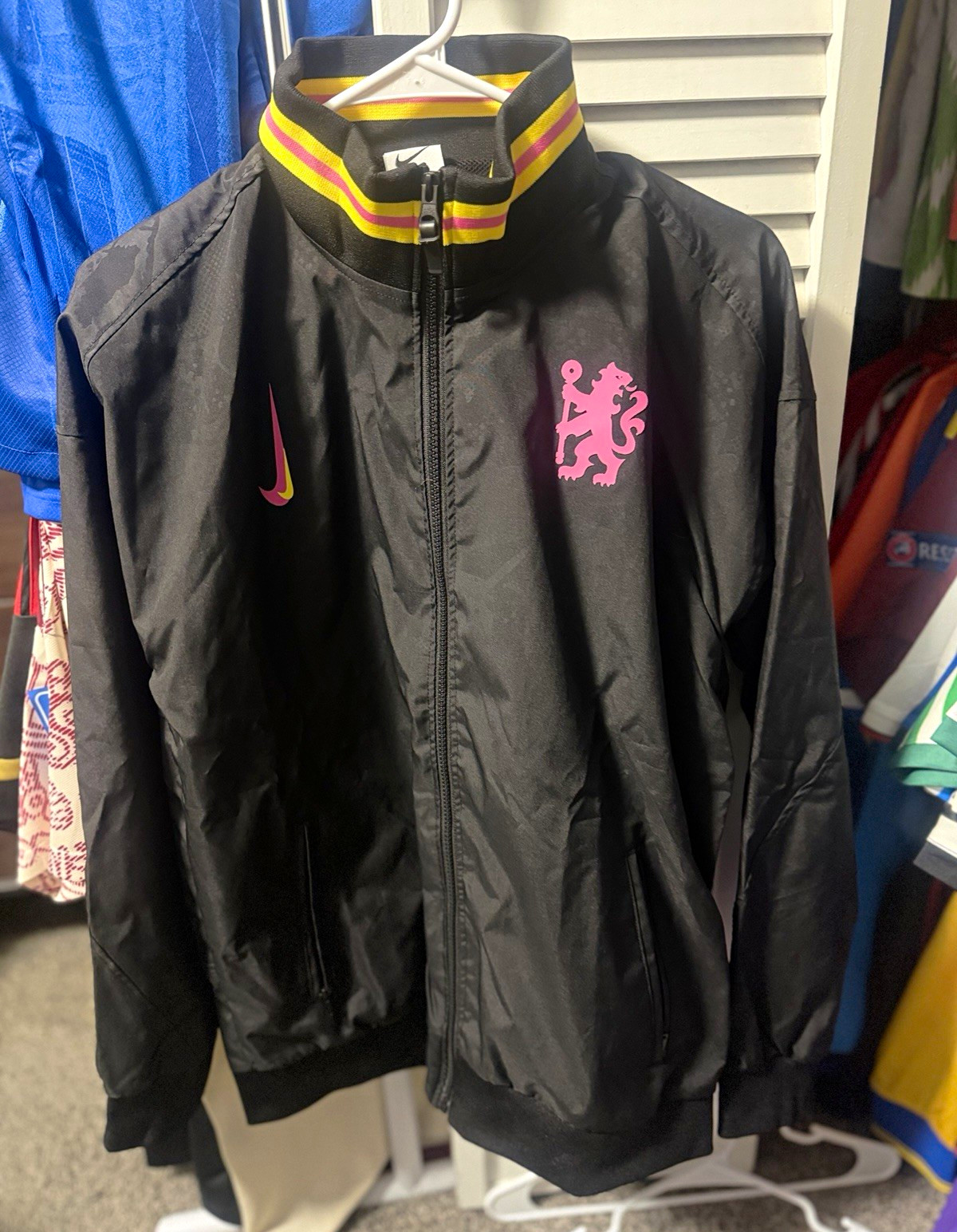 Nike Chelsea Soccer Full-Zip Jacket Mens L Black Pink Yellow Crest Nike Chelsea Soccer Full-Zip Jacket Mens L Black Pink Yellow Crest