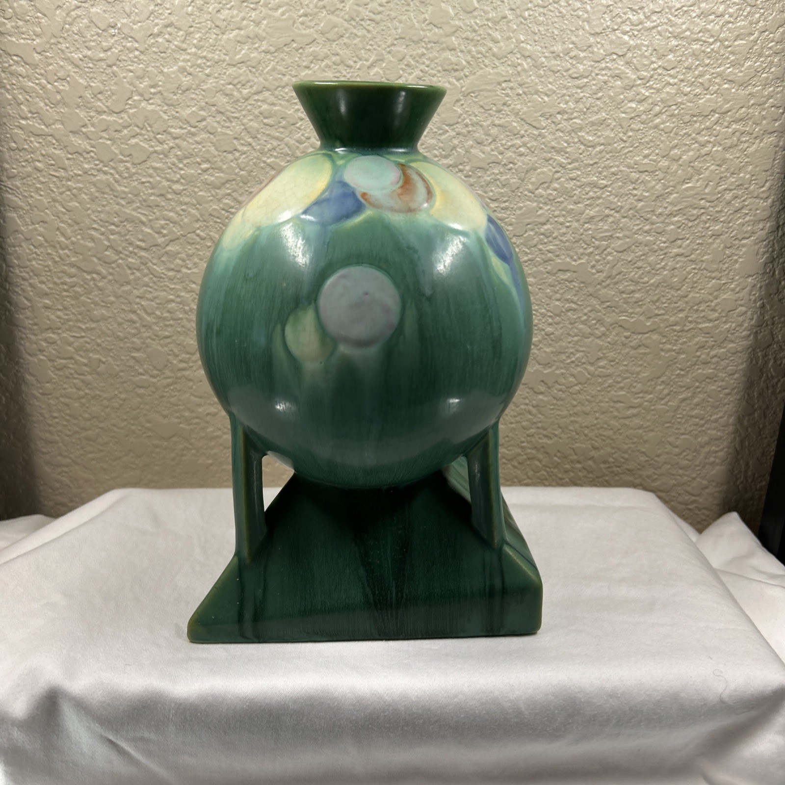 Antique Vintage Roseville Art Pottery Futura Green Balloons Art Deco Vase 404-8\ Antique Vintage Roseville Art Pottery Futura Green Balloons Art Deco Vase 404-8\