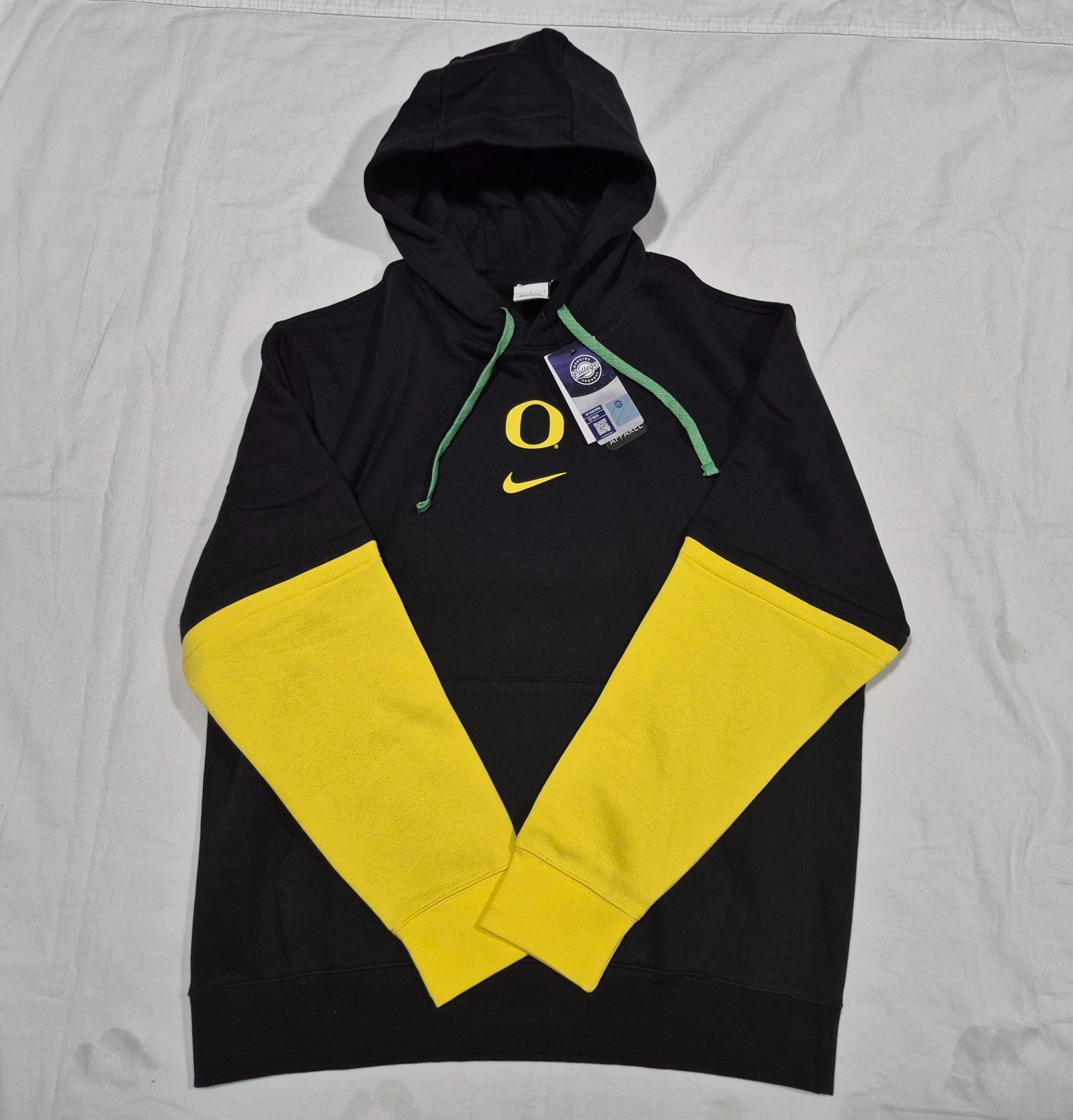 Nike Mens Oregon Ducks Hoodie On-Field Black/Yellow Officia On Field Apparel Nike Mens Oregon Ducks Hoodie On-Field Black/Yellow Officia On Field Apparel
