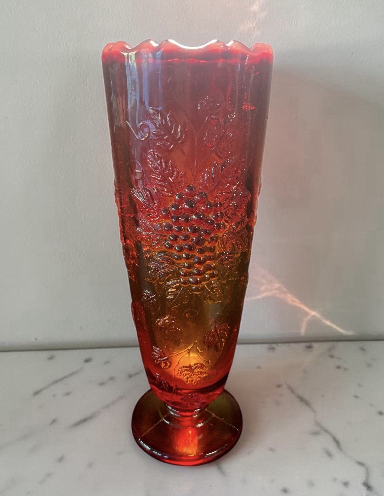 Vtg LE Smith Amberina Glass Grape Leaves Footed Vase Scalloped Rim 9\