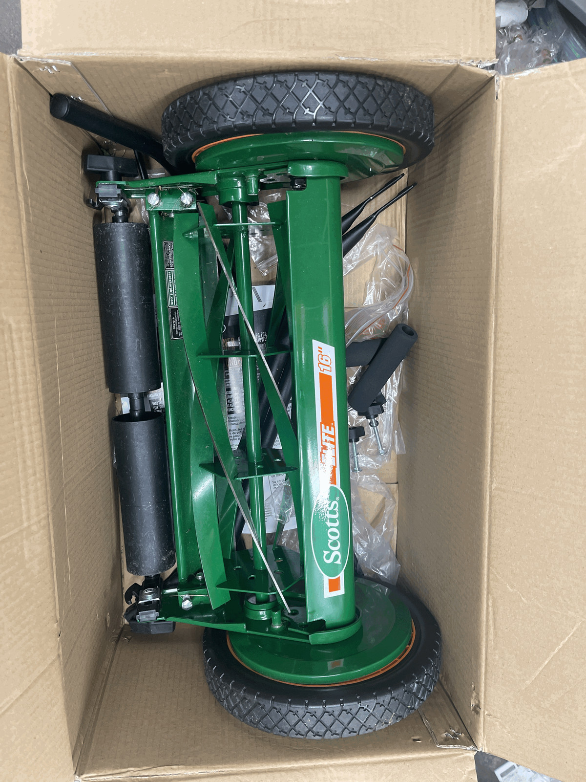 Scotts Scott\'s 16 in. Manual Walk Behind Push Reel Lawn Mower