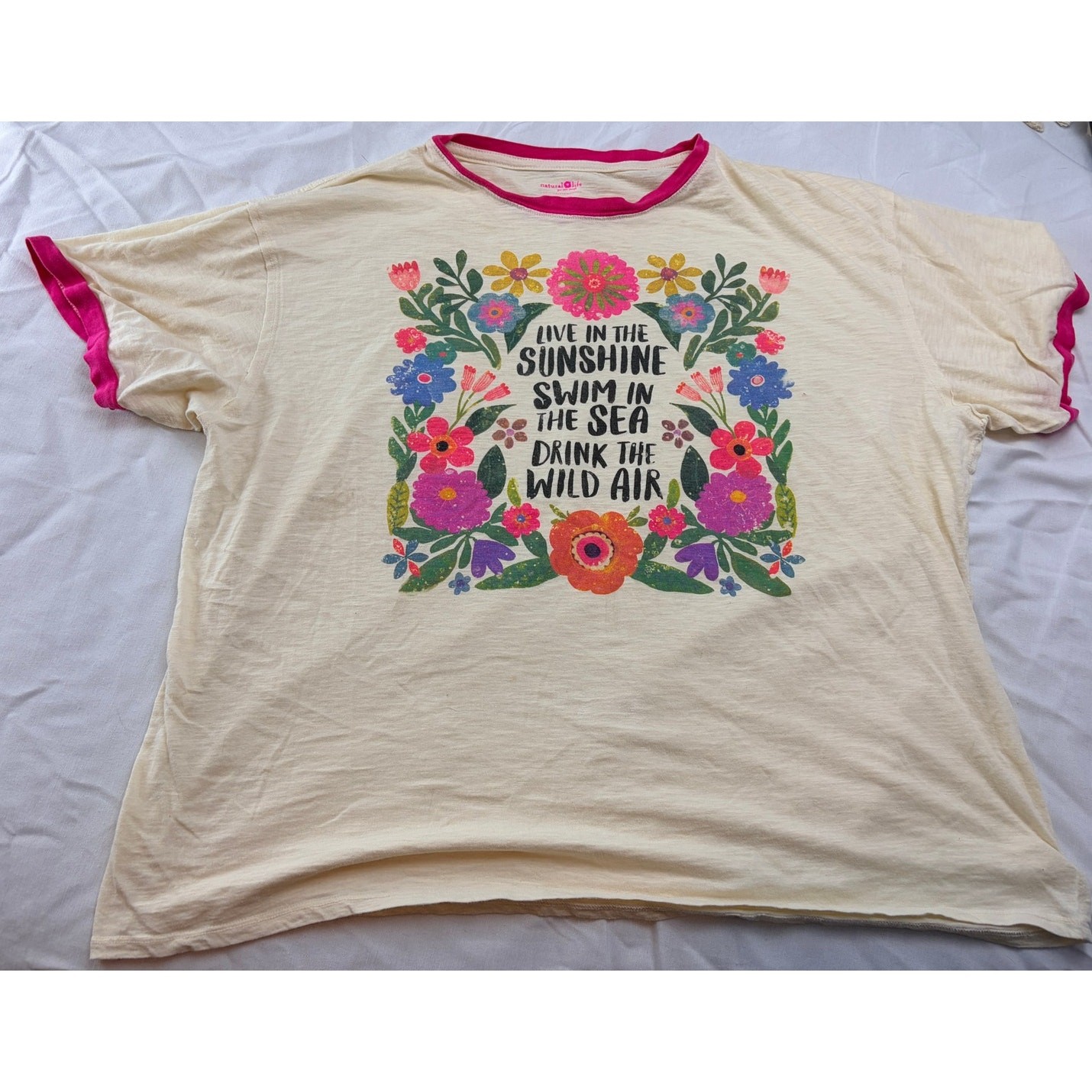 Natural Life Live in the Sunshine Swim in Sea Wild Air Boho Floral Tee L