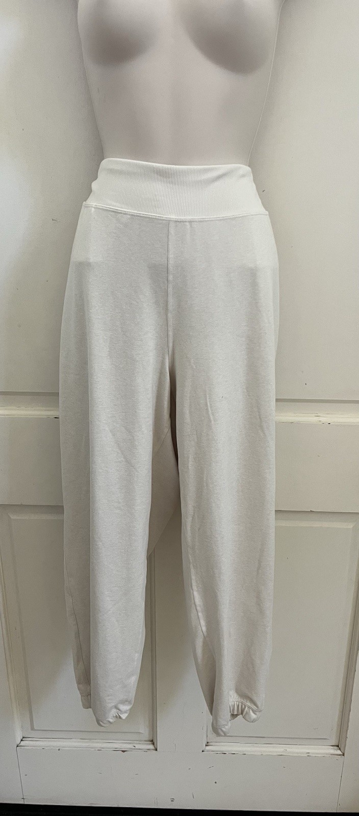 ATHLETA NEW Cream Bone Pull On SOFTLUXE JOGGER Cropped Activewear Sweatpants L