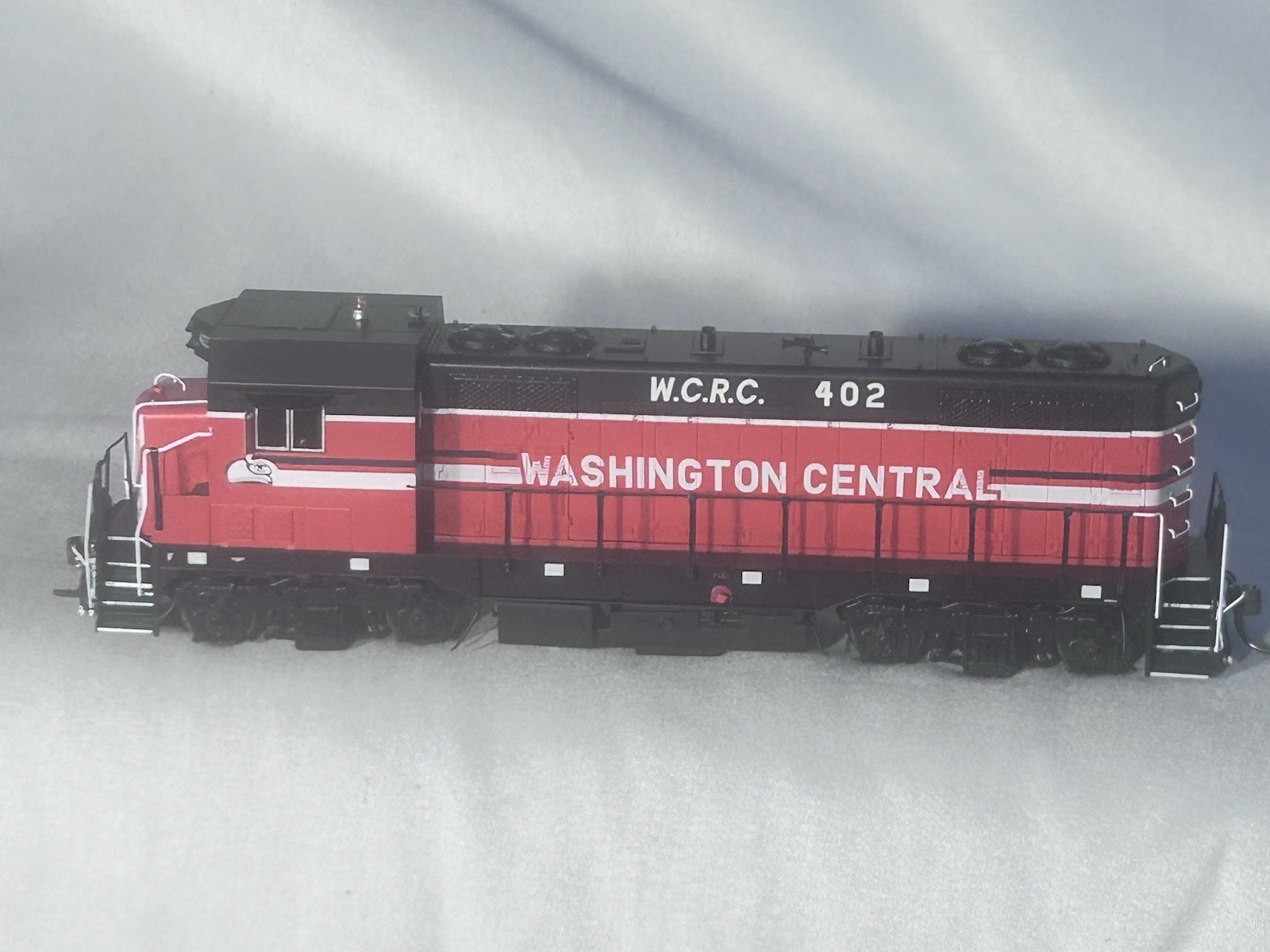 Nice Rapido Washington Central RR CF-7/Beacon Light/DCC/Sound Loco # 402 HO Nice Rapido Washington Central RR CF-7/Beacon Light/DCC/Sound Loco # 402 HO