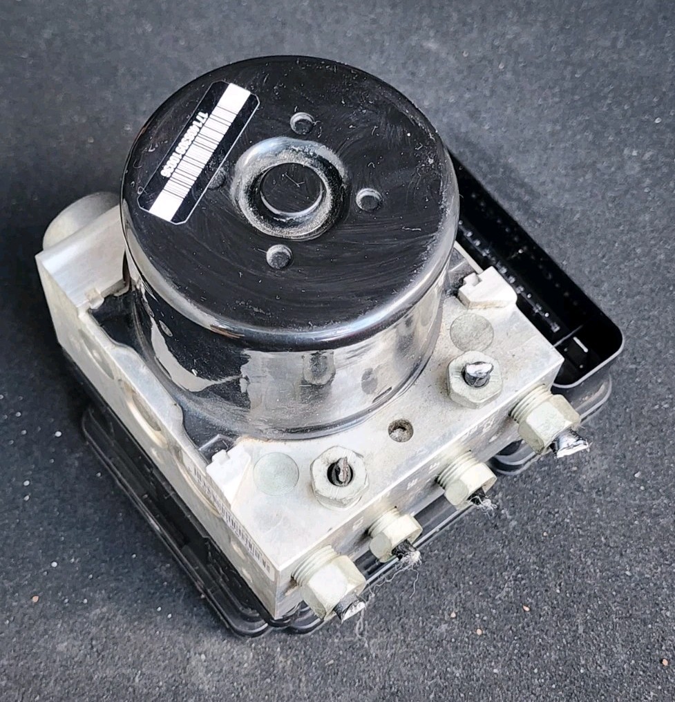 2011-2016 Cadillac SRX ABS Anti-Lock Brake Pump Motor Module 22910014 2011-2016 Cadillac SRX ABS Anti-Lock Brake Pump Motor Module 22910014