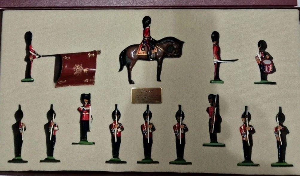 BRITAINS 00105 LIM ED 463/1500 HANLEYS GRENADIER ROYAL GUARD  NIB MINT SAVE $10