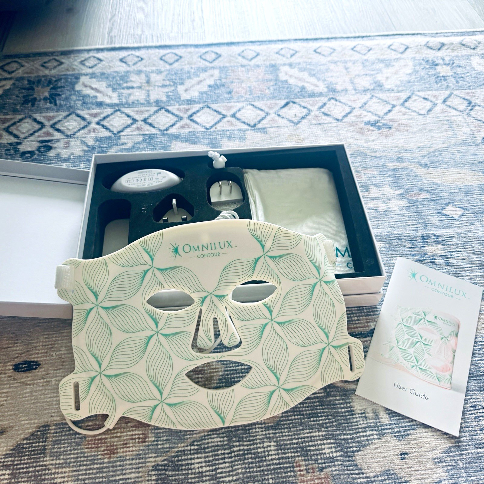 Omnilux Contour Face LED Light Therapy Mask Anti-Aging Silicone Portable