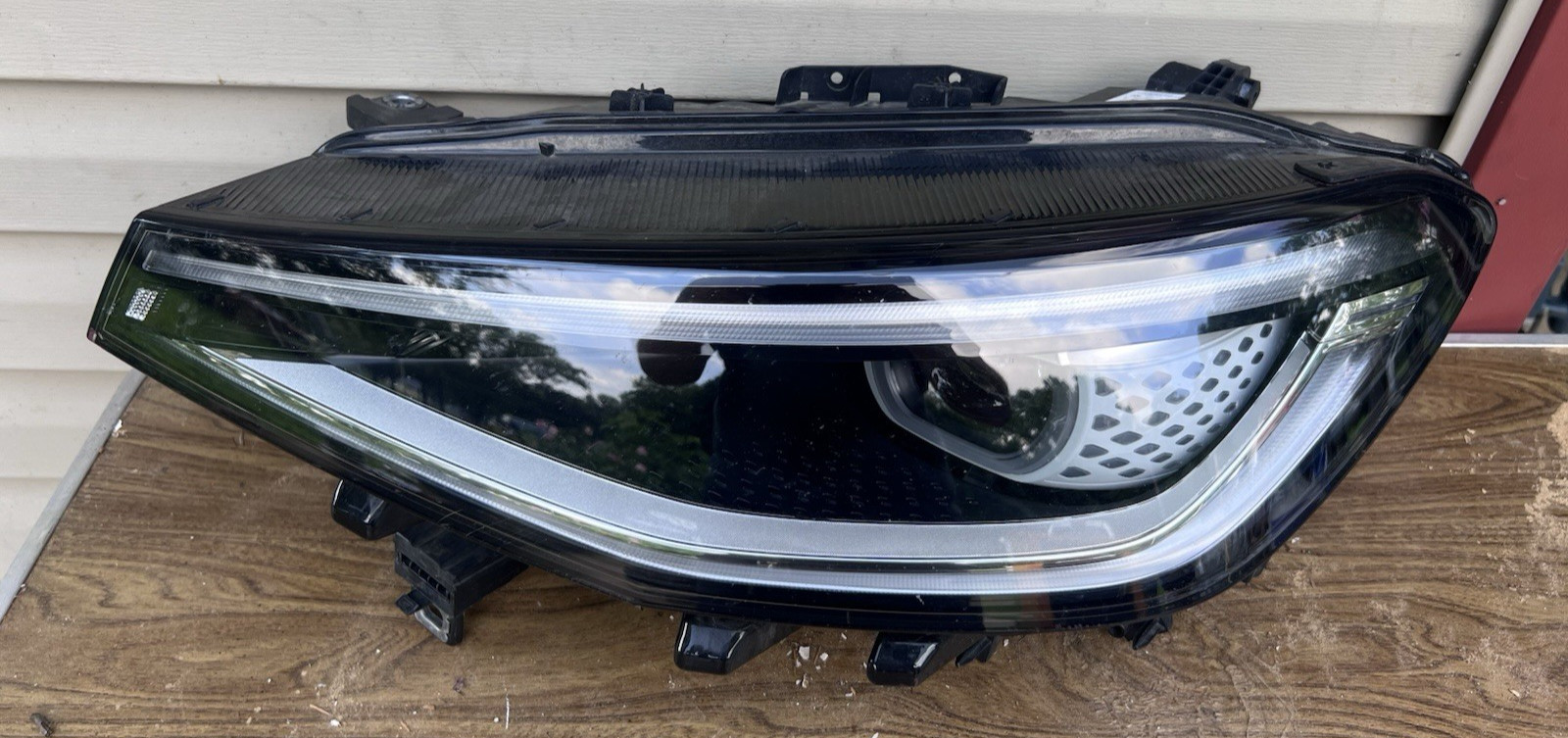 broken mount 23 24 25 VOLKSWAGEN ID.4 LED adaptive driver headlight 11k.941.035d broken mount 23 24 25 VOLKSWAGEN ID.4 LED adaptive driver headlight 11k.941.035d