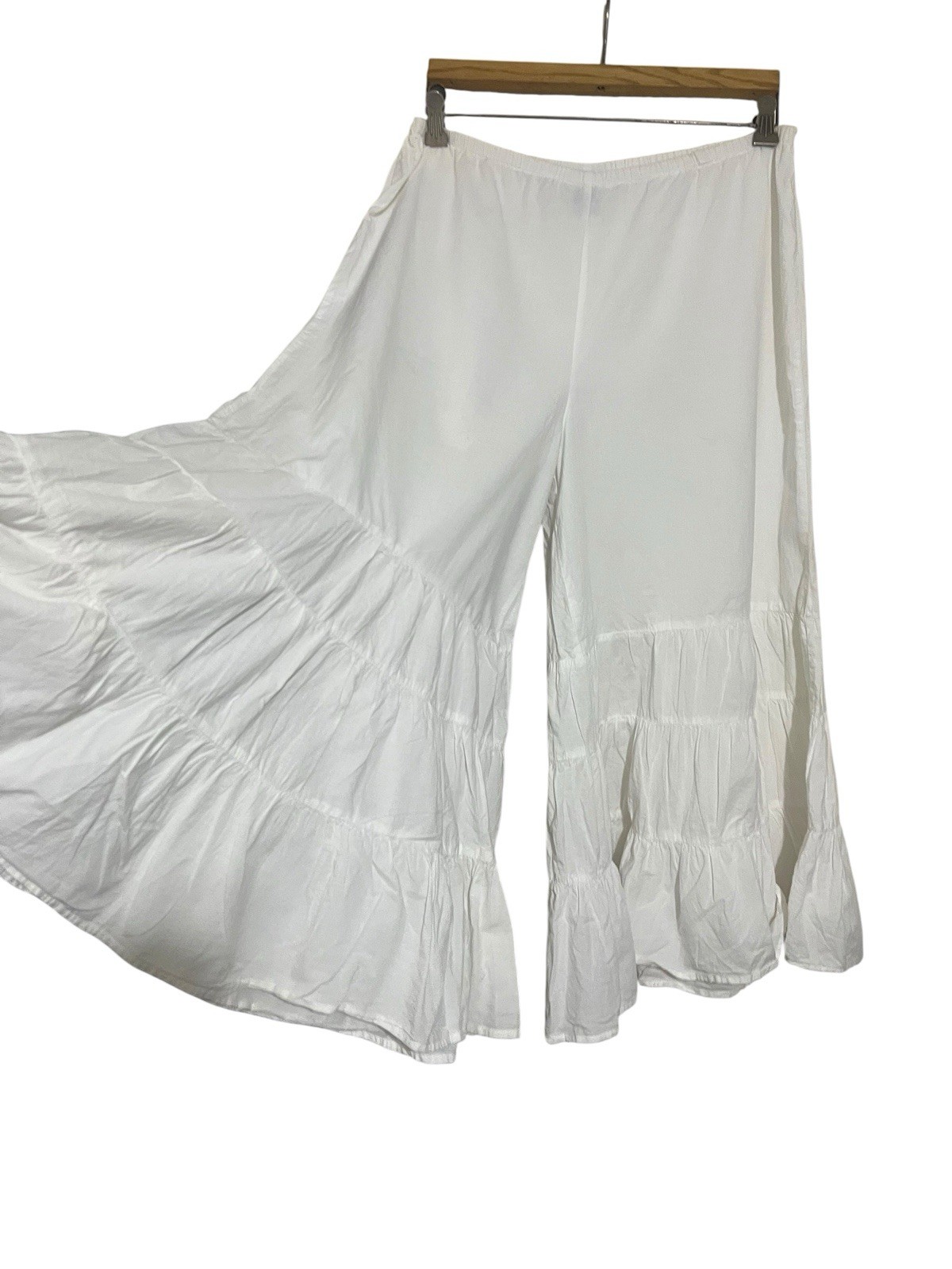 Blair Women’s M Wide Leg White Bloomers Pants Tiered Elastic Waist Below Knee