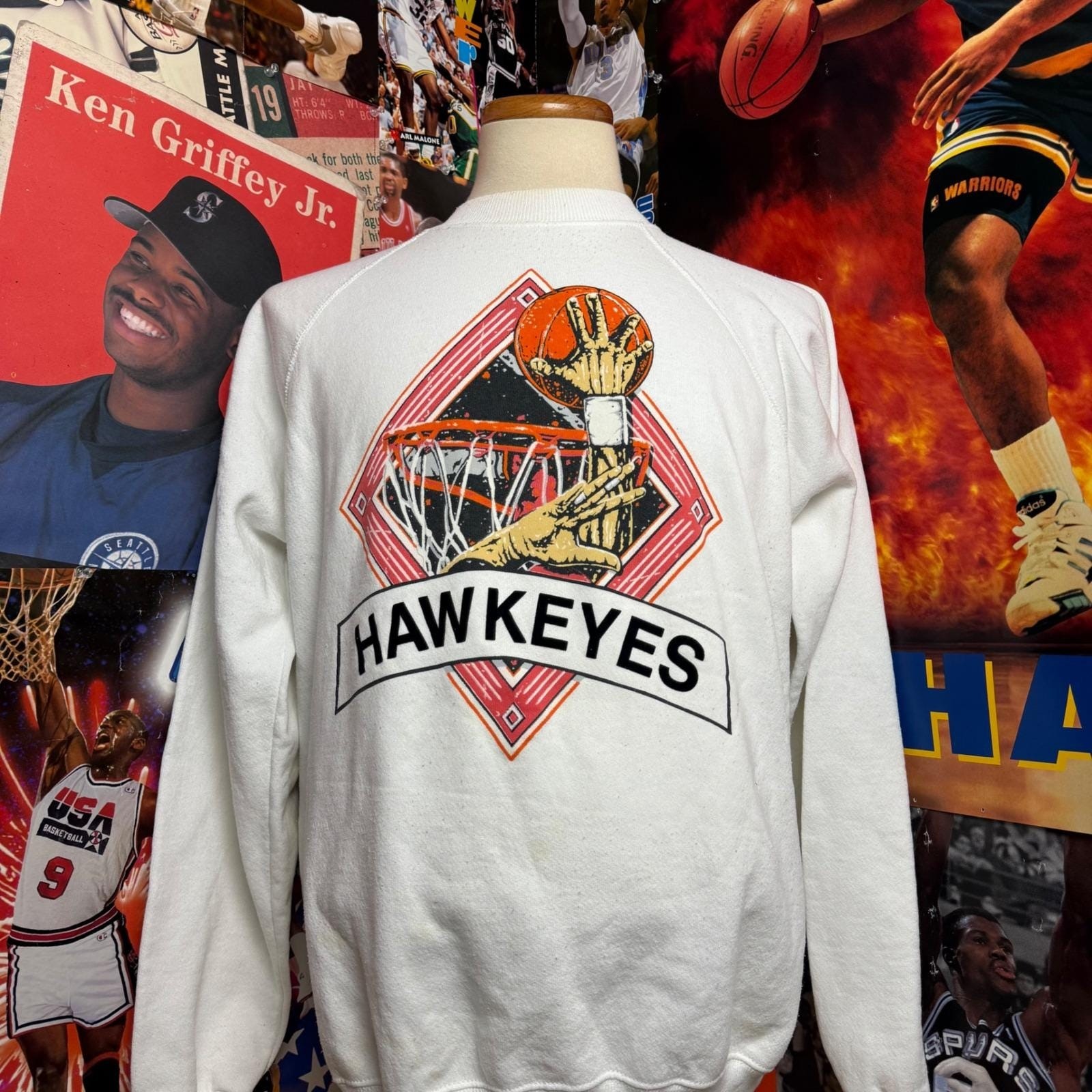 Vintage 90s Iowa Hawkeyes Basketball Crewneck College Sweater White NCAA Sz XL