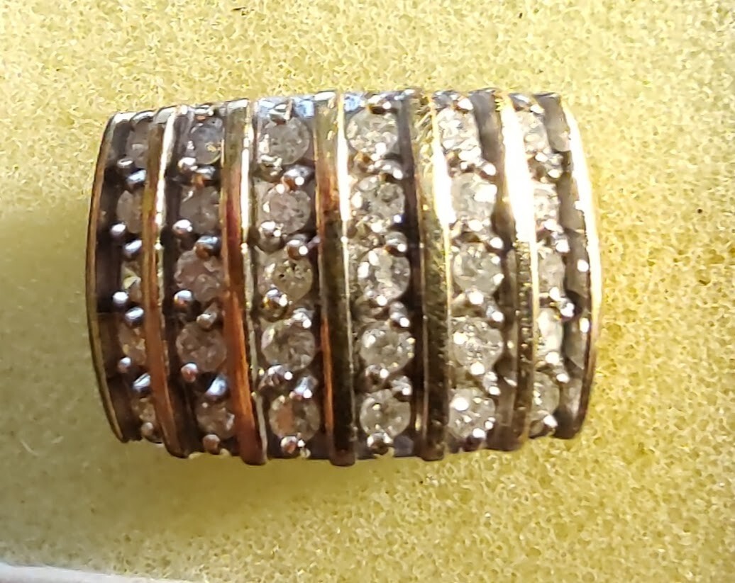 Beautiful 14K Yellow Gold 1.00CTW Diamond (I1; G) Ring Band 7.85 grams ((C44)) Beautiful 14K Yellow Gold 1.00CTW Diamond (I1; G) Ring Band 7.85 grams ((C44))