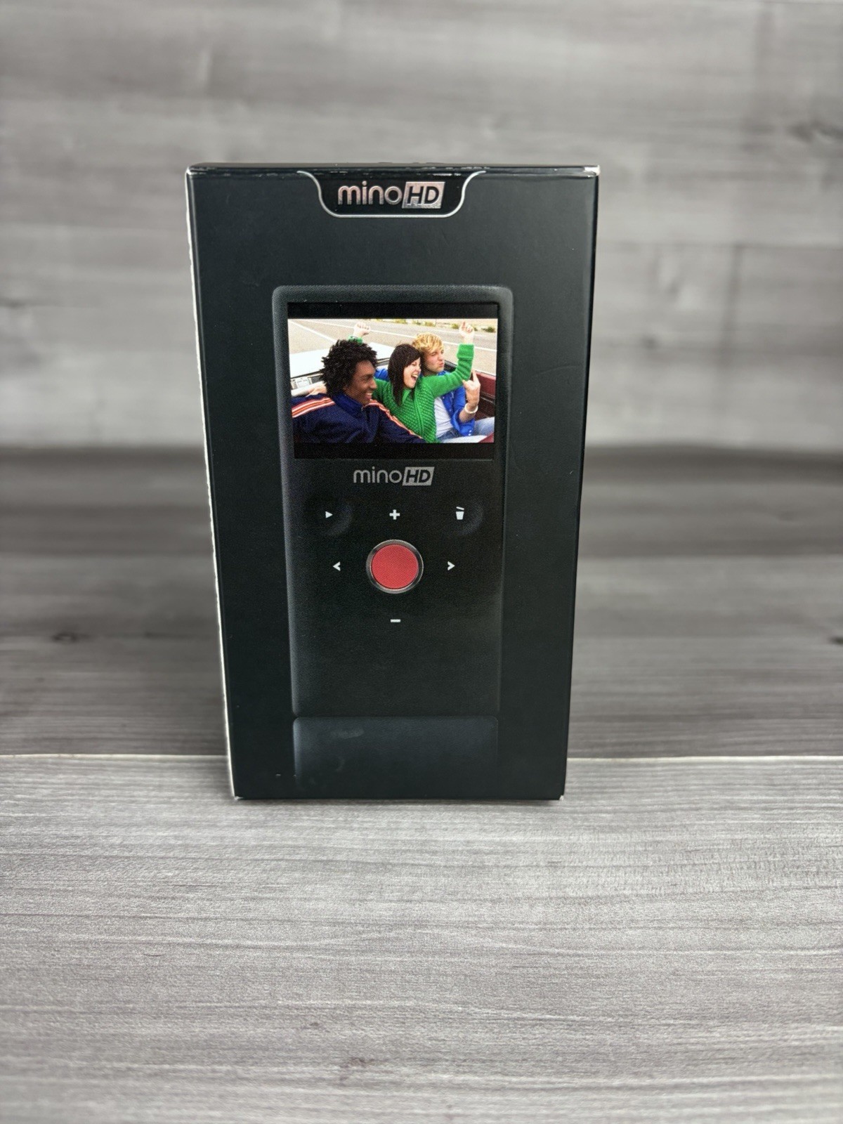 NEW in Box Flip Video Mino HD Video Camera 8gb Silver M2120M Records 120 Minutes