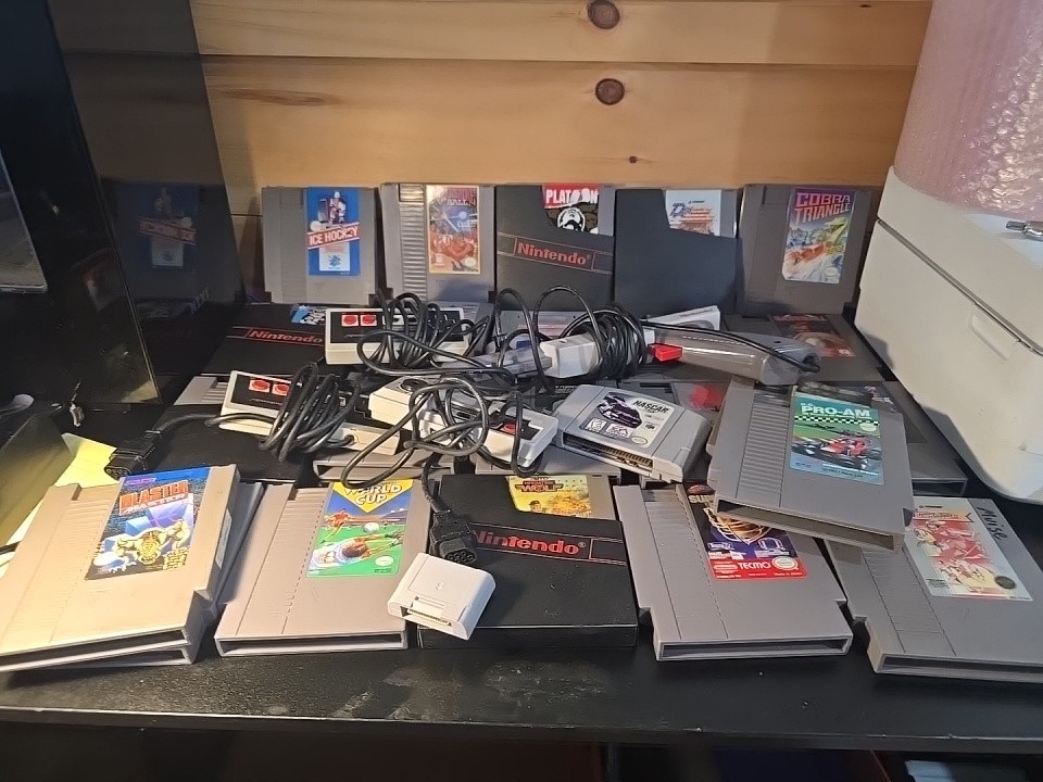Huge Vintage Original Nintendo Lot (Games,  Guns,controllers) Untested