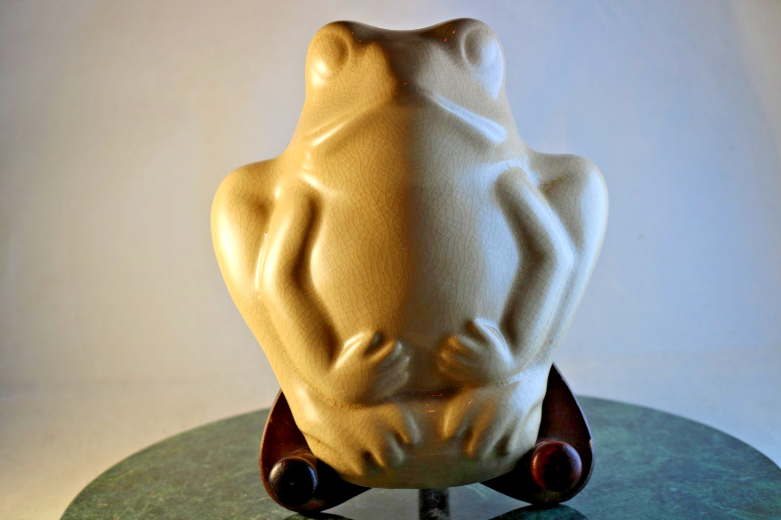Vintage McCoy Pottery Beige Yellow Frog Planter Wall Pocket Toad Rare Vintage McCoy Pottery Beige Yellow Frog Planter Wall Pocket Toad Rare