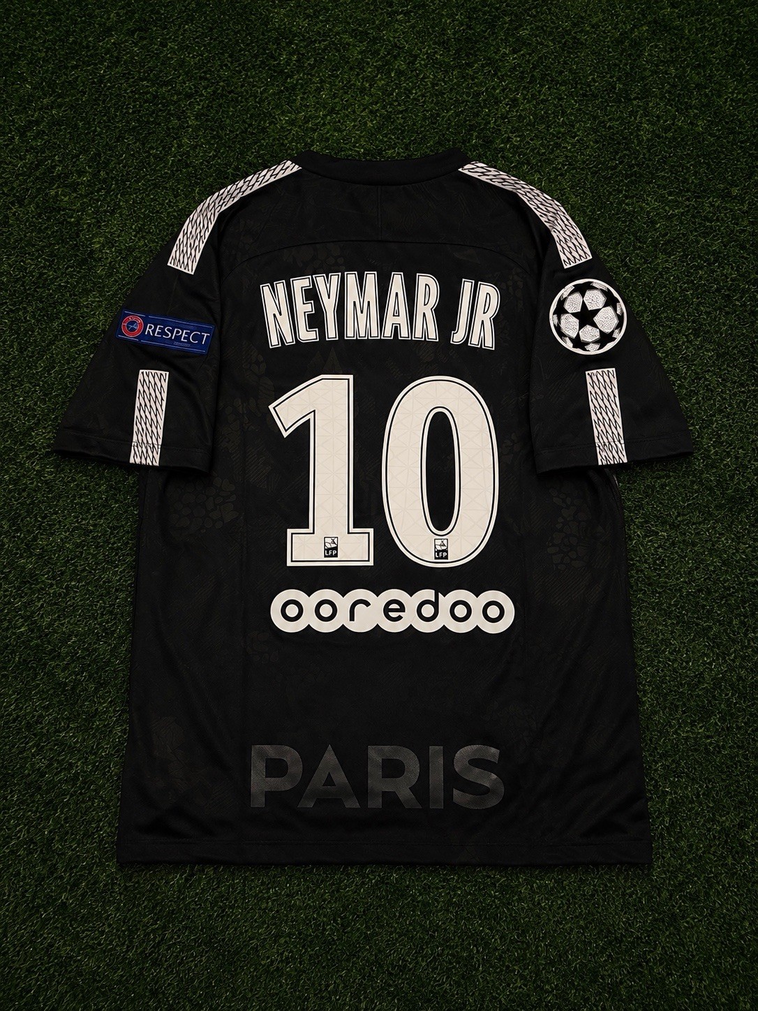 Neymar Jr black PSG jersey #10 Size Medium Brand New