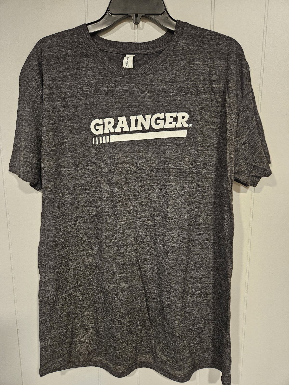 Grainger T Shirt Gray & White Threadfast Apparel New Never Worn Poly-Cotton