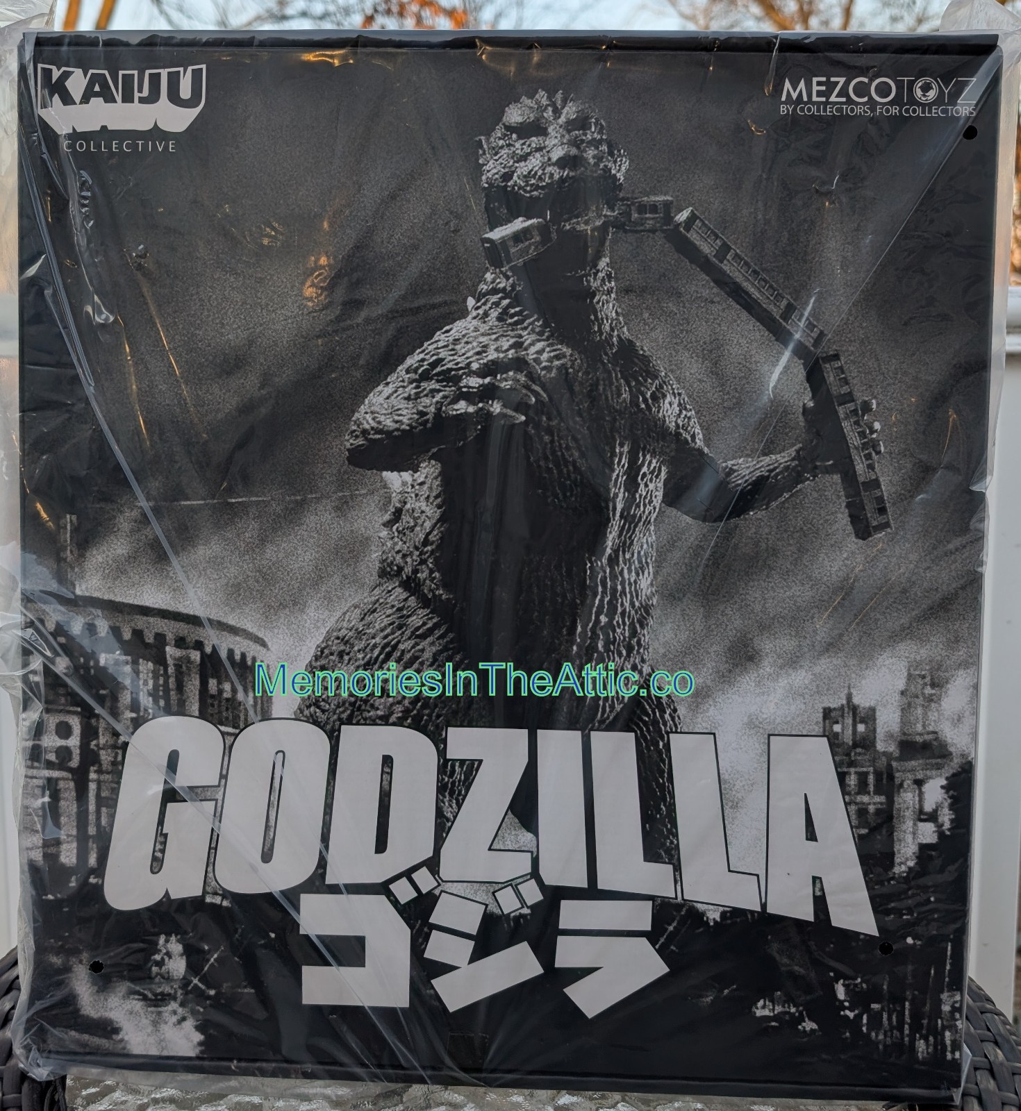 Mezco Toyz One:12 Collective Godzilla Kaiju 1954 Black White Tanks Jets Heat Ray Mezco Toyz One:12 Collective Godzilla Kaiju 1954 Black White Tanks Jets Heat Ray