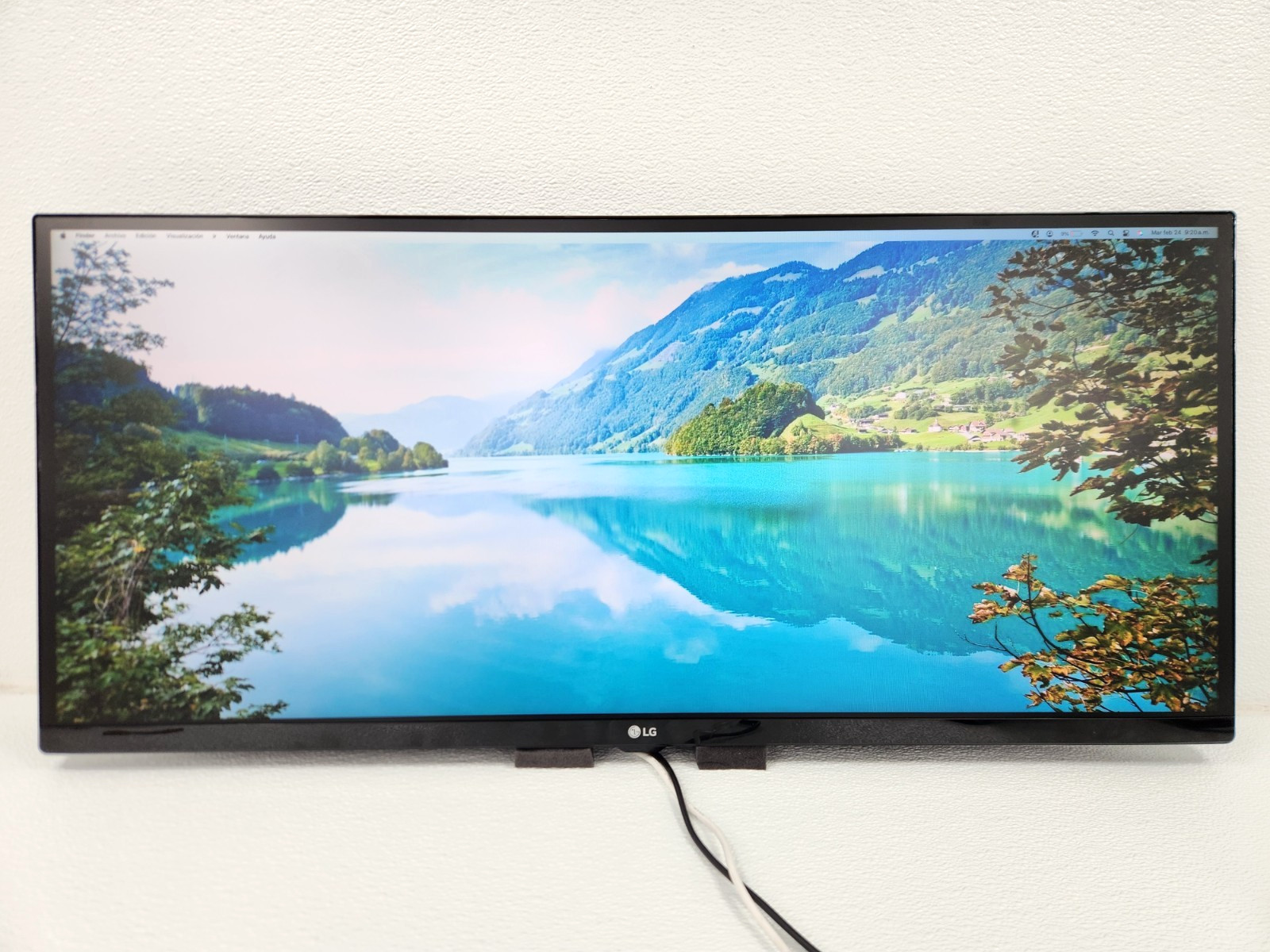 LG 34UM68-P 34-inch 21:9 UltraWide Full HD IPS LED Monitor (Stand Not Included)