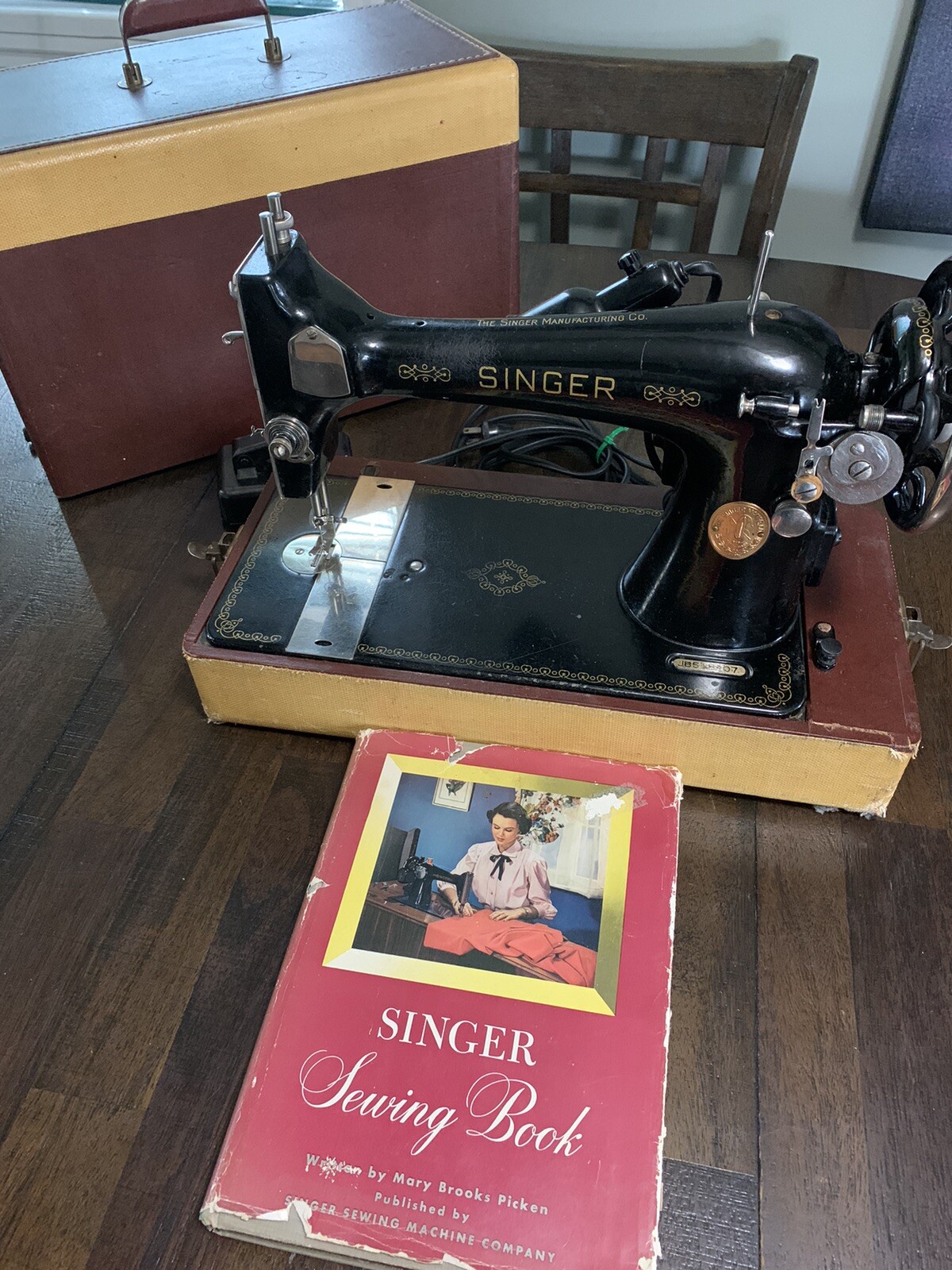 Vintage Singer Sewing Machine Case Motor Light RARE MODEL RFJ 4-8 WORKING 1910’s Vintage Singer Sewing Machine Case Motor Light RARE MODEL RFJ 4-8 WORKING 1910’s