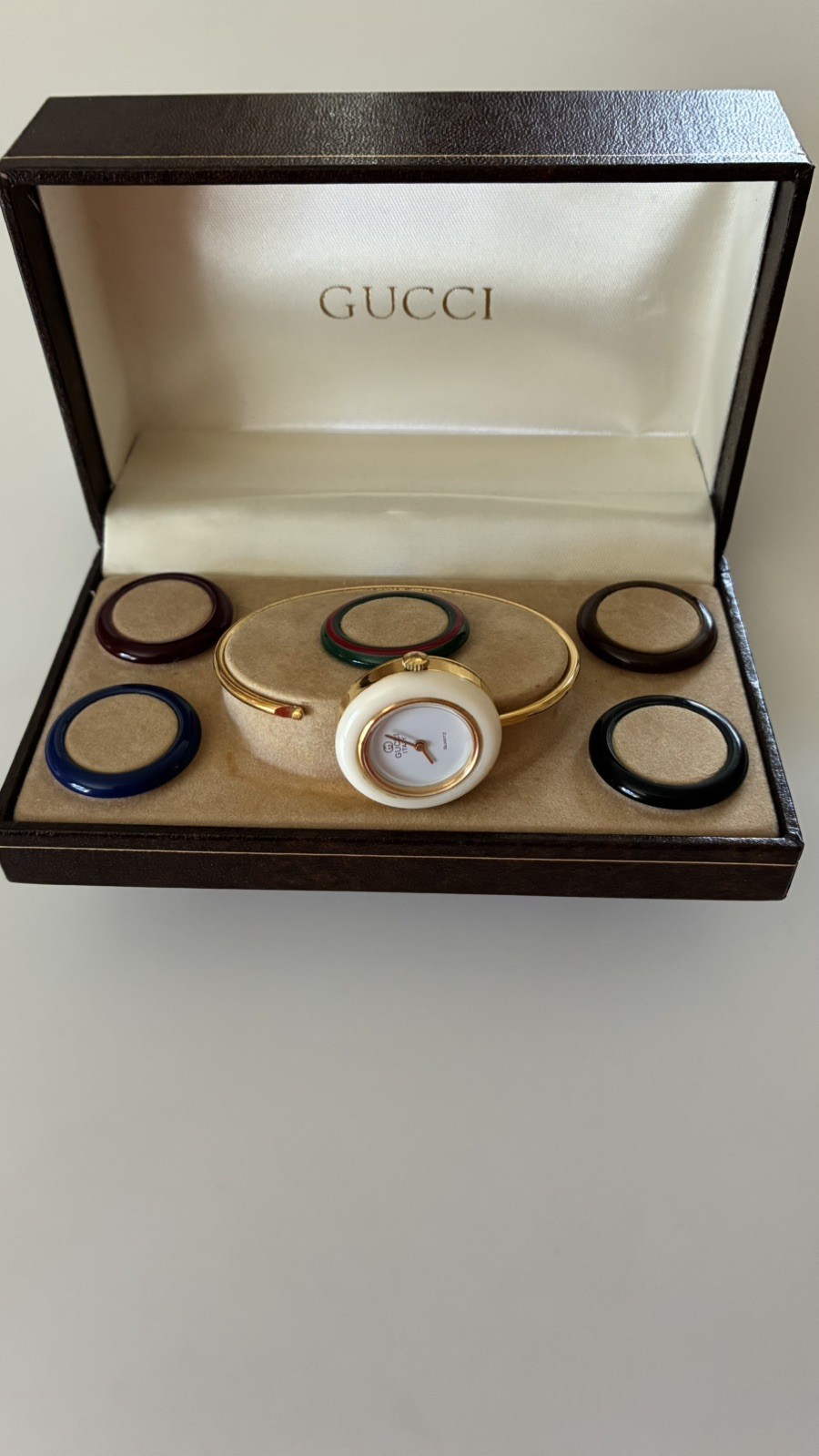 Vintage near mint Gucci Change Bezel Qz Ladies Watch