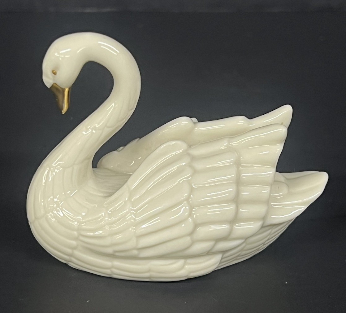 Vintage Lenox Swan Figurine 24K Gold Accents Place Card Holder/Cake Topper Vintage Lenox Swan Figurine 24K Gold Accents Place Card Holder/Cake Topper
