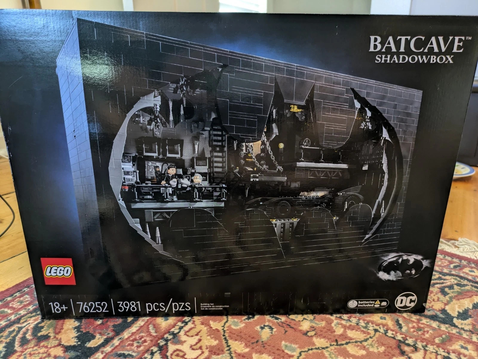 LEGO DC Comics Super Heroes Batcave Shadow Box (76252) New & Factory Sealed
