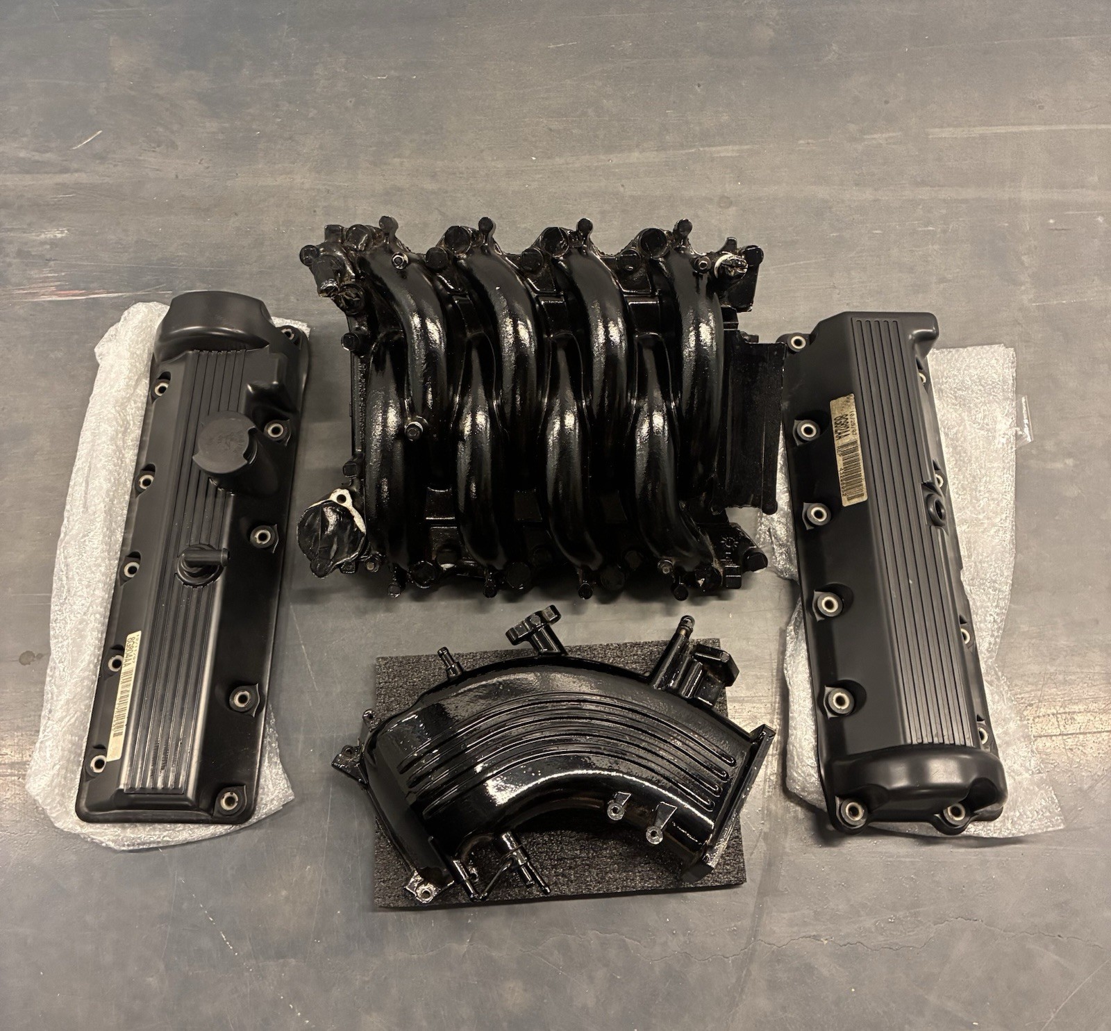 2001 Ford Mustang Bullitt 4.6L Upper Lower Intake Manifold 2001 Ford Mustang Bullitt 4.6L Upper Lower Intake Manifold
