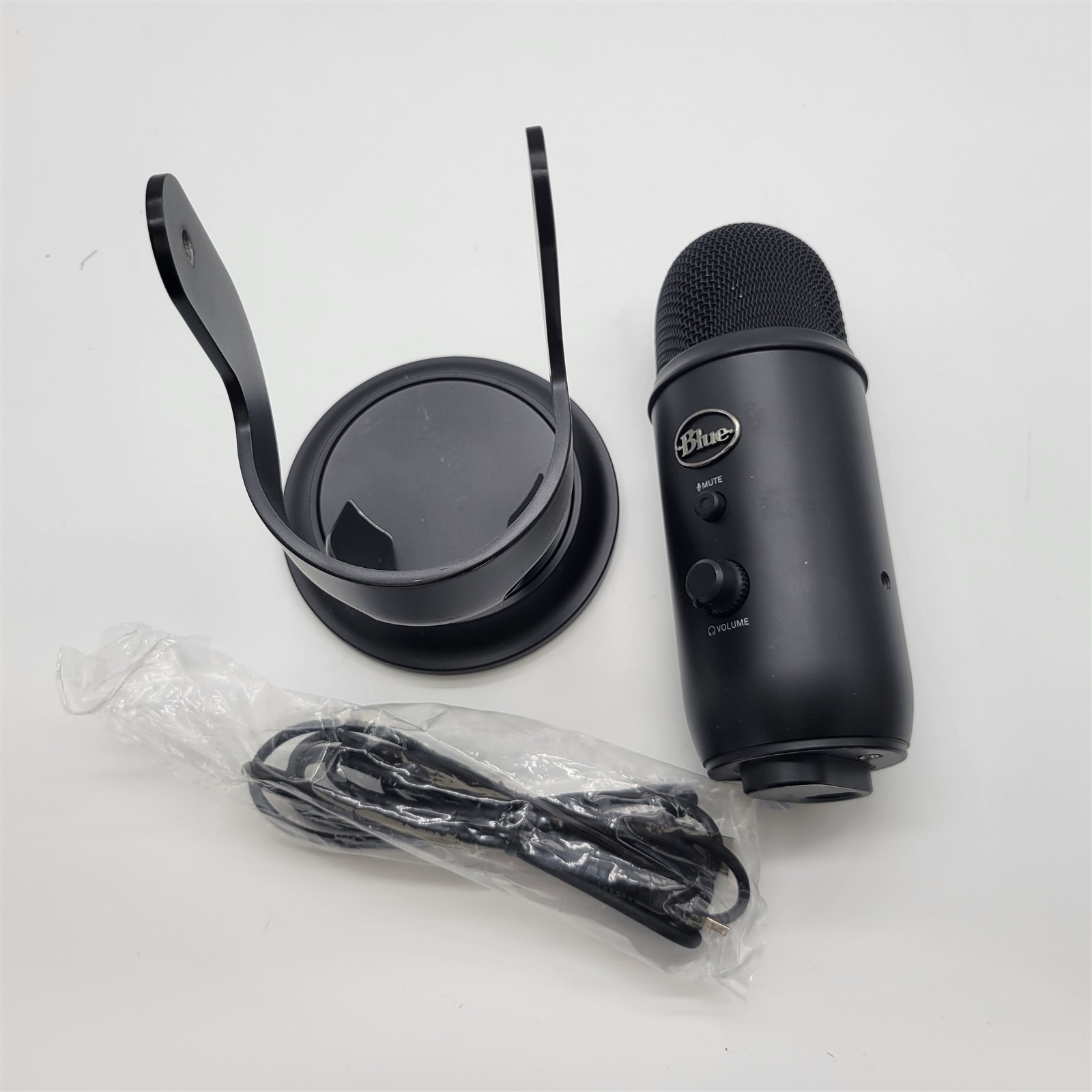 Blue Yeti Professional Multi-Pattern USB Condenser Microphone - Blackout