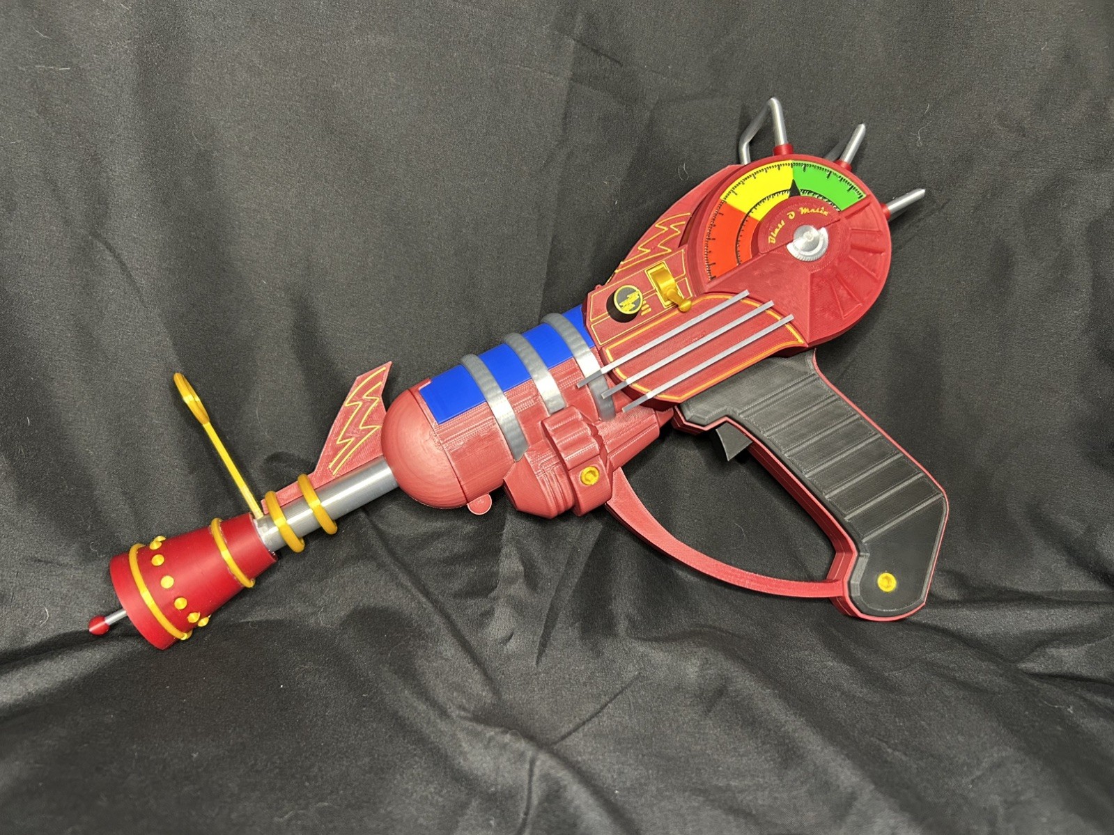 High Detail 3D Printed Zombie Inspired Ray gun with Canister & Movable Parts